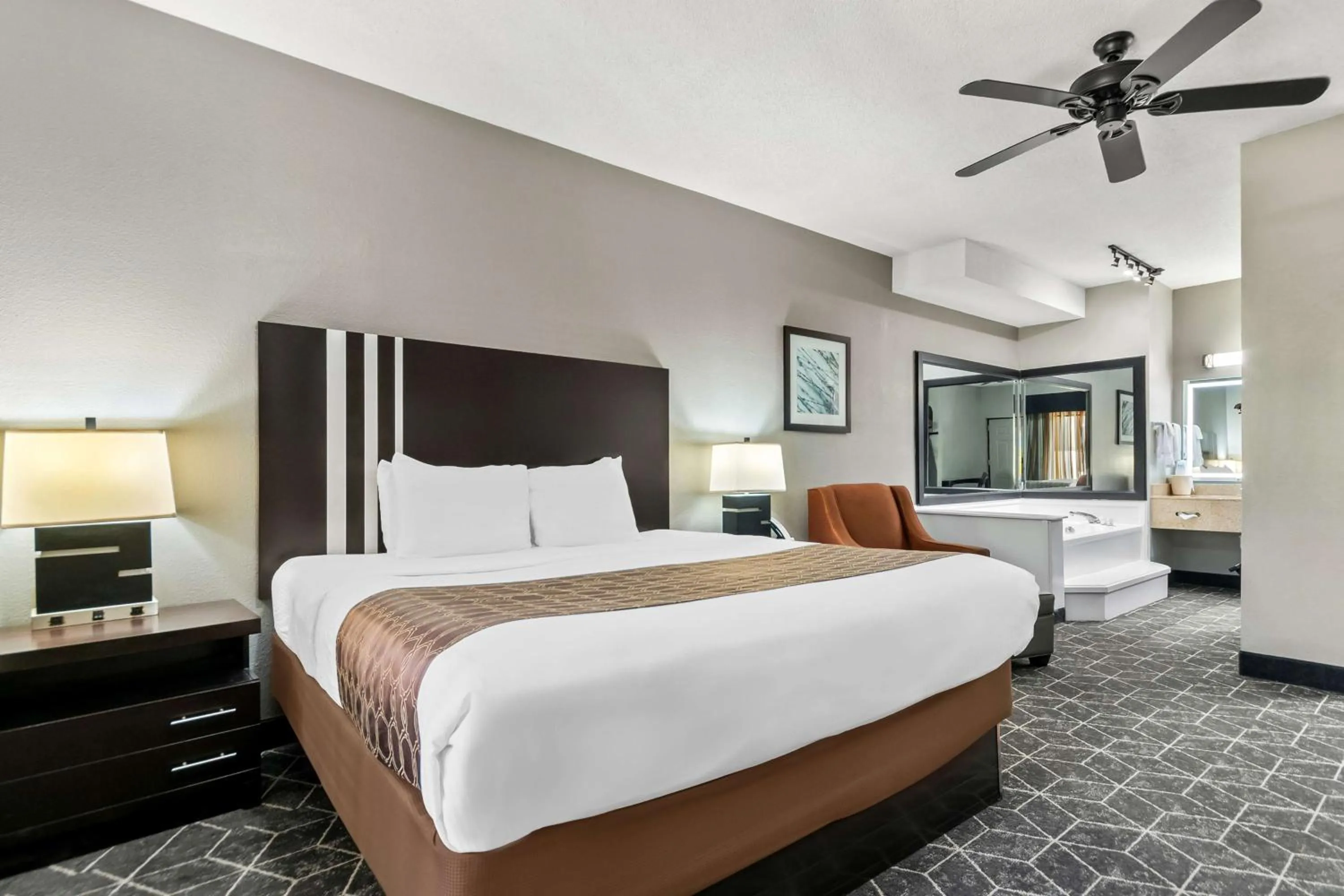 King Room with Spa Bath - Non-Smoking in Best Western Inn