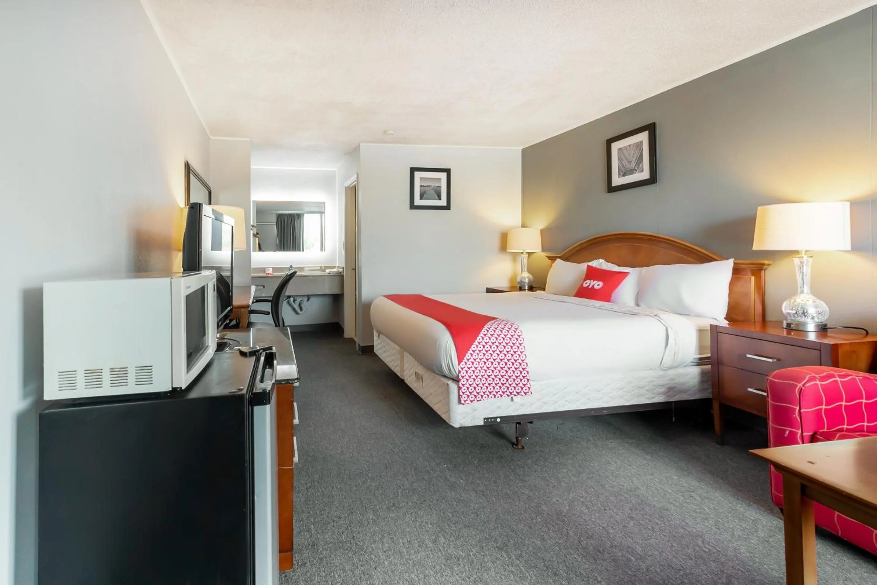 King Room in OYO Hotel Jennings Near Crowley, LA I-10