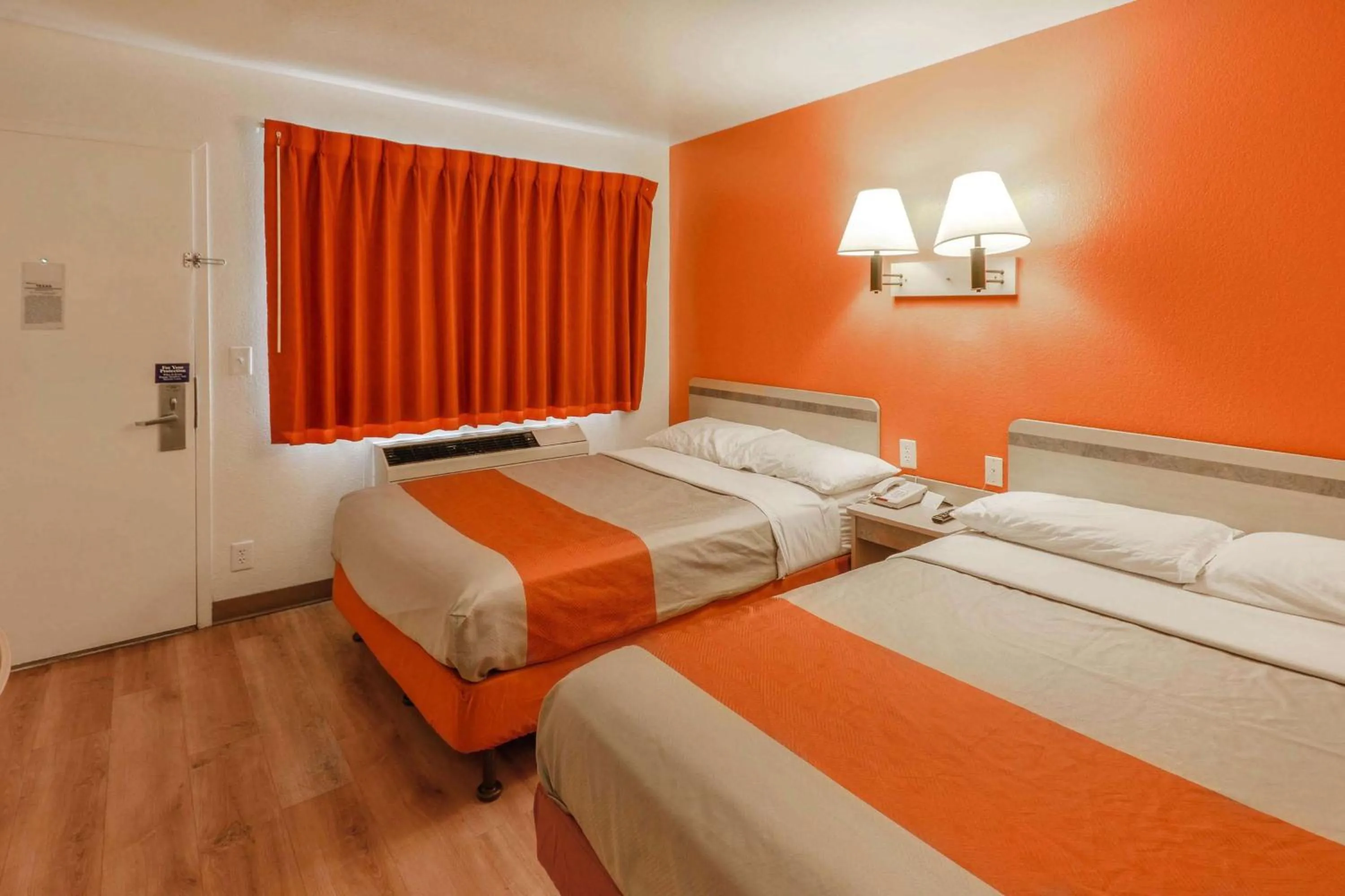 Deluxe Quadruple Room in Motel 6-Huntsville, TX