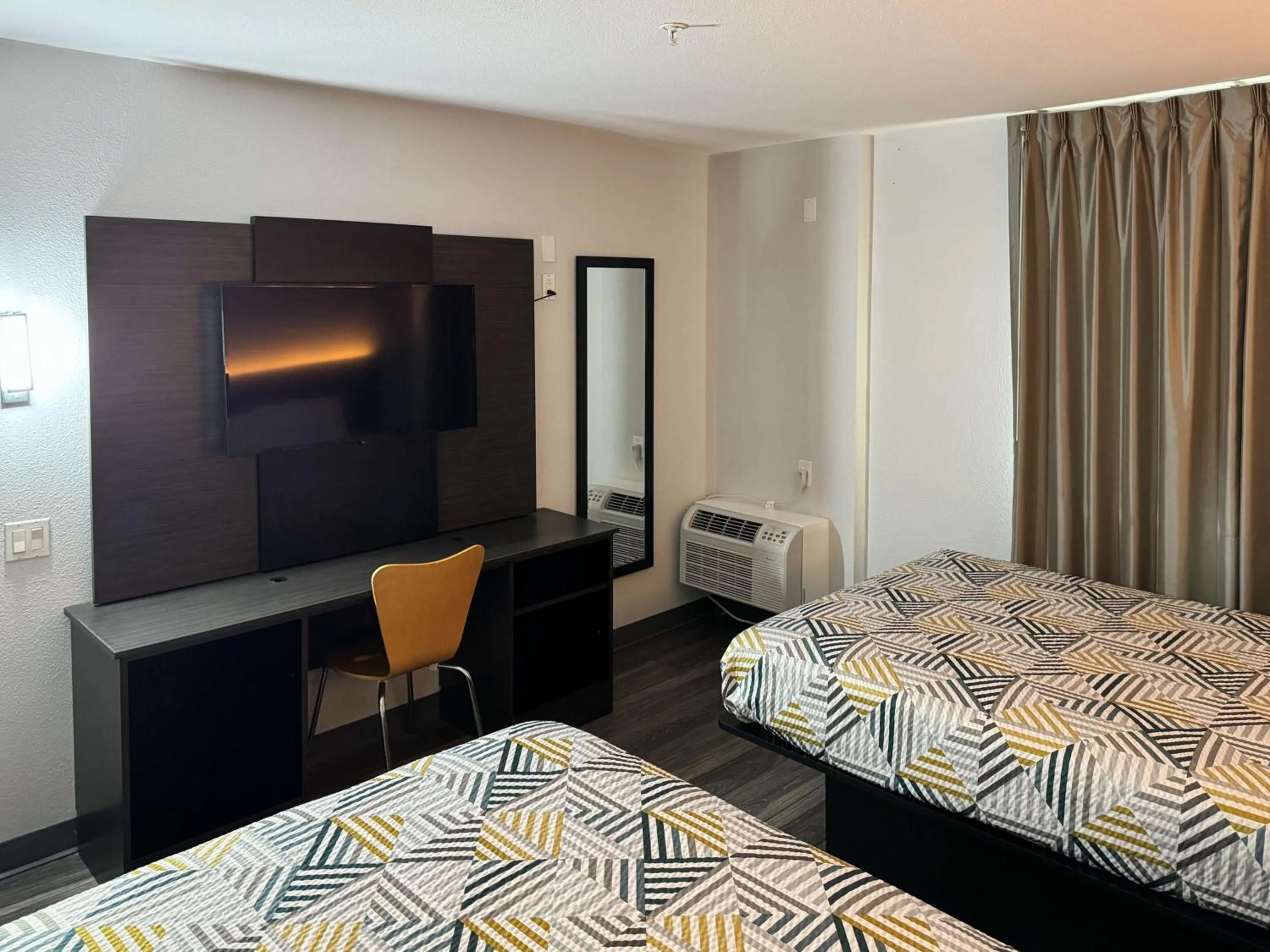 Quadruple Room - Disability Access in Motel 6-Brownsville, TX