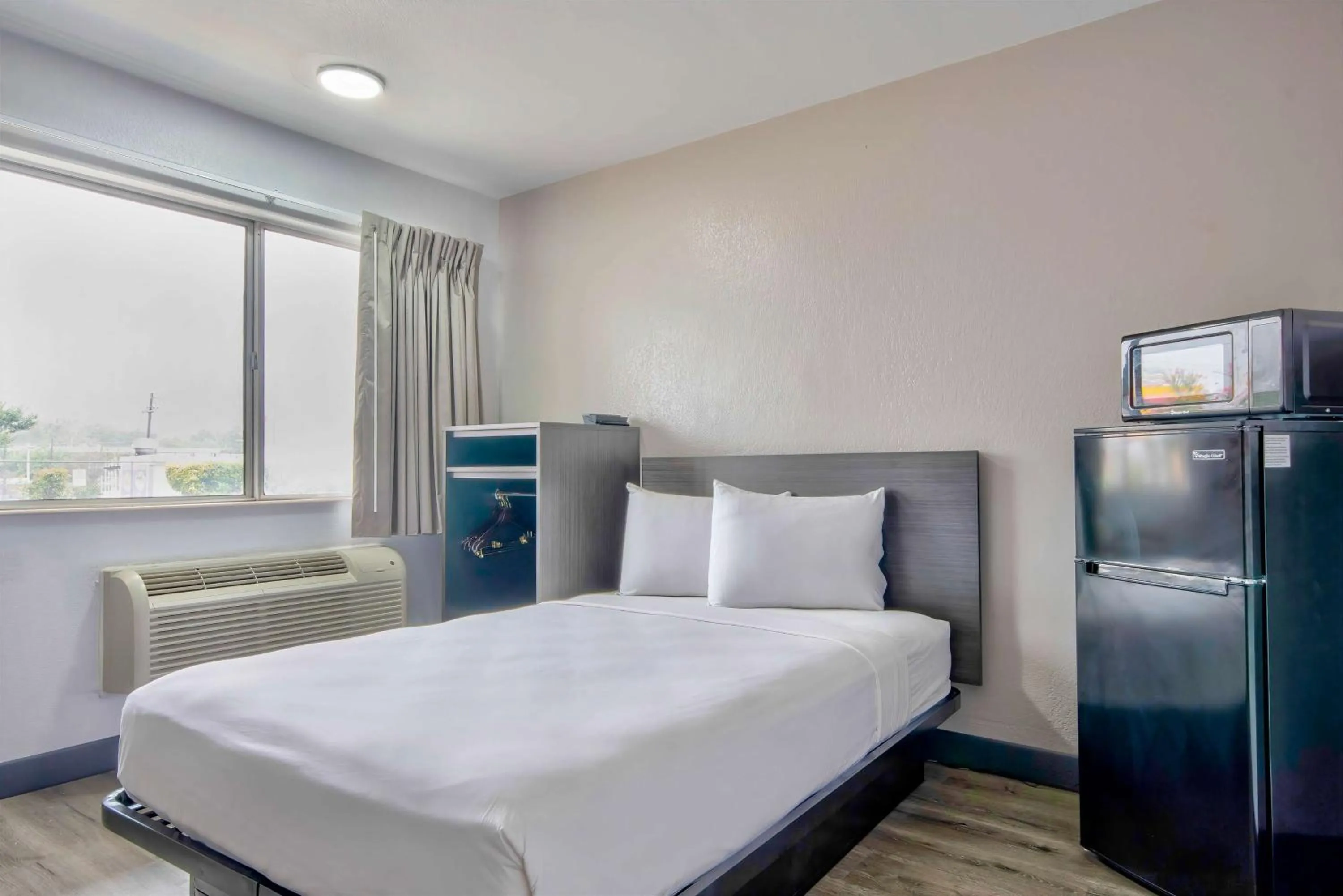 Double Room - Disability Access - Non-Smoking in Motel 6-Austin, TX - North