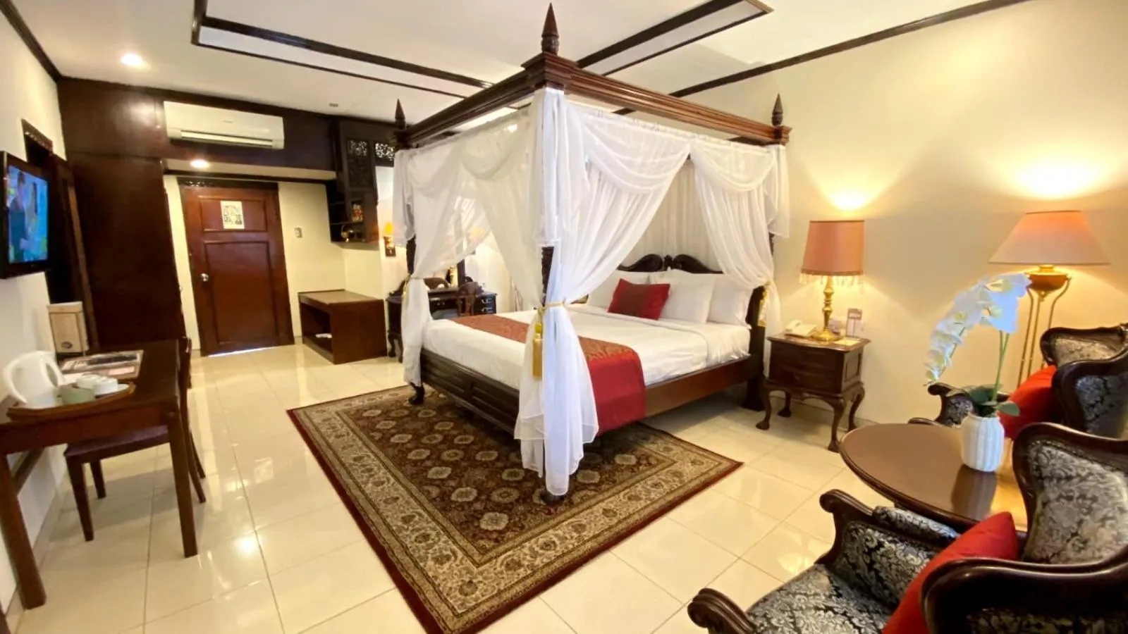 Suite Bungalow in Kusuma Sahid Prince Hotel Solo