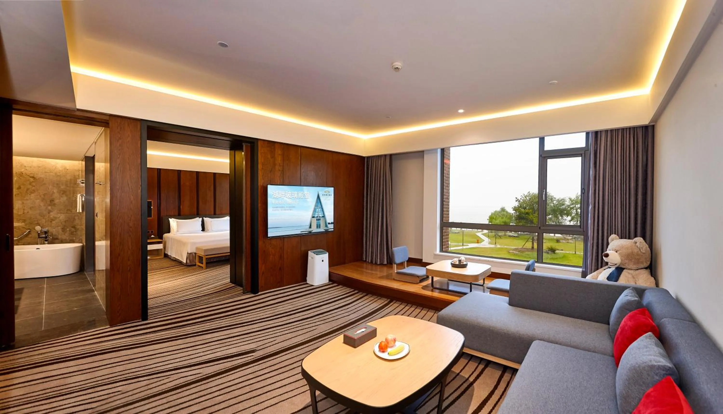 Executive Suite with Lake View in Suzhou Tongli Lake View Hotel