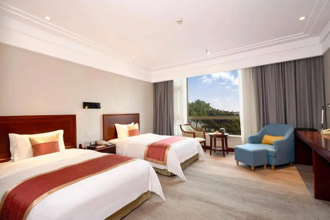 Twin Room with Lake View in Suzhou Tongli Lake View Hotel