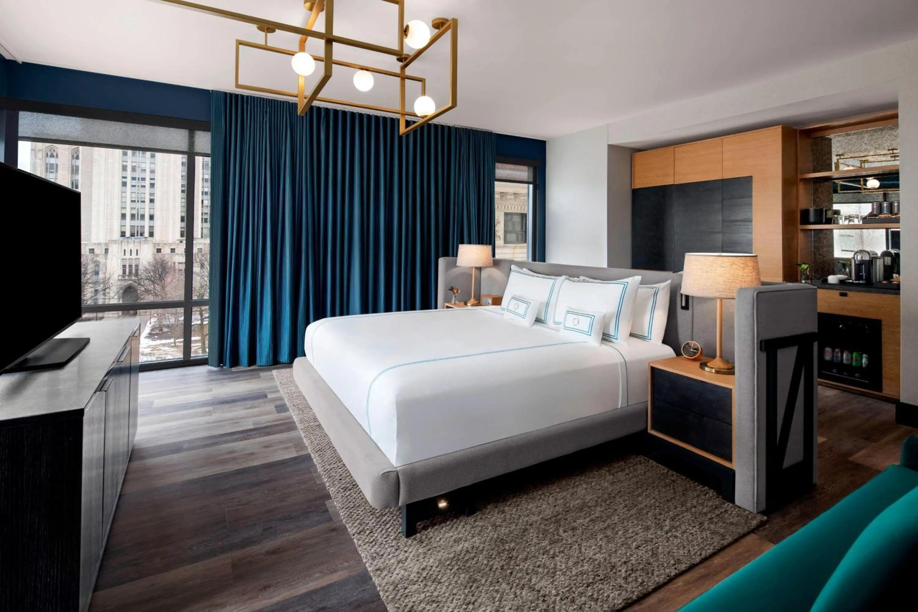 Corner Guest Room with King Bed and University View in The Oaklander Hotel, Autograph Collection