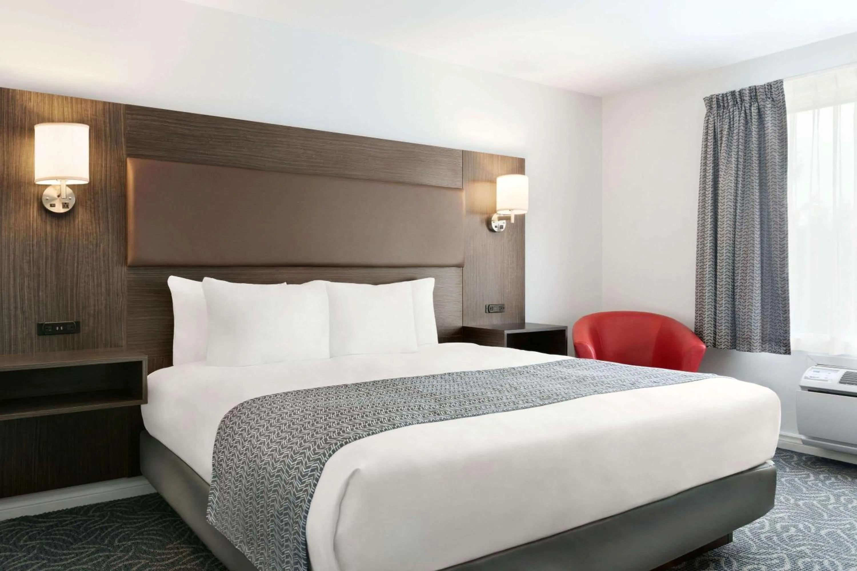 Queen Room - No Pets/Non-Smoking in Travelodge by Wyndham Rigaud