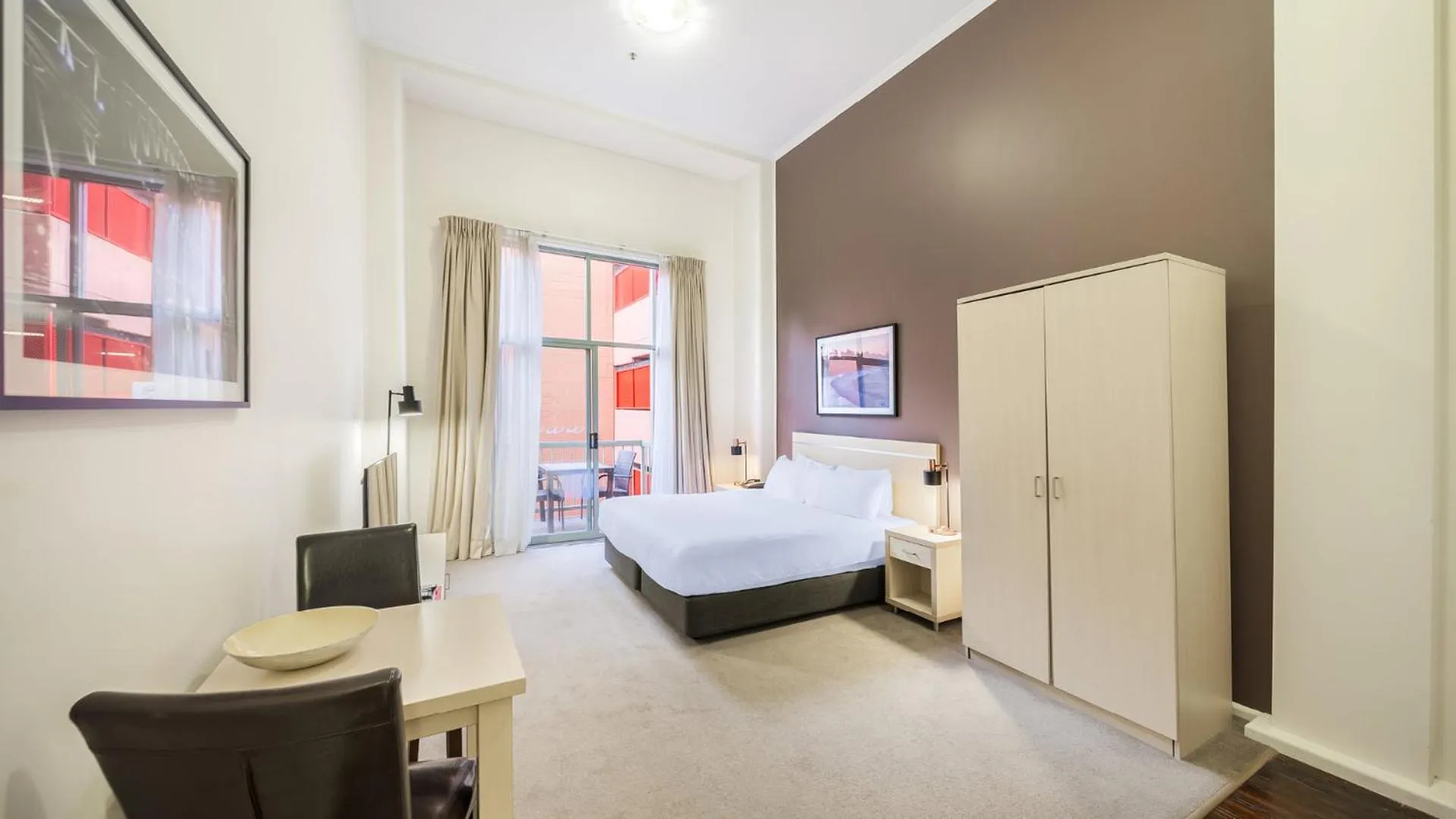 Studio Apartment in Oaks Sydney Goldsbrough Suites