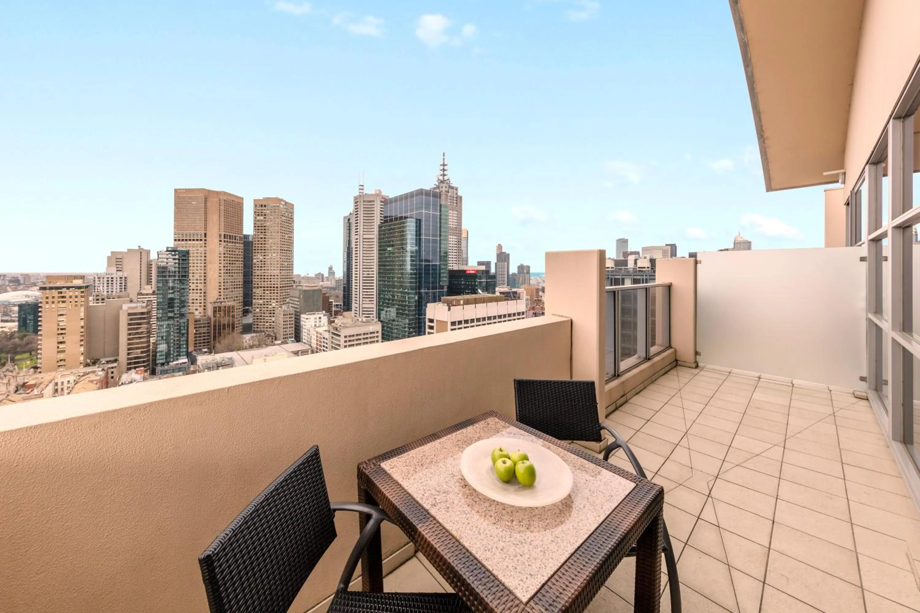 One-Bedroom Apartment - Sky High - No Housekeeping in Oaks Melbourne on Lonsdale Suites