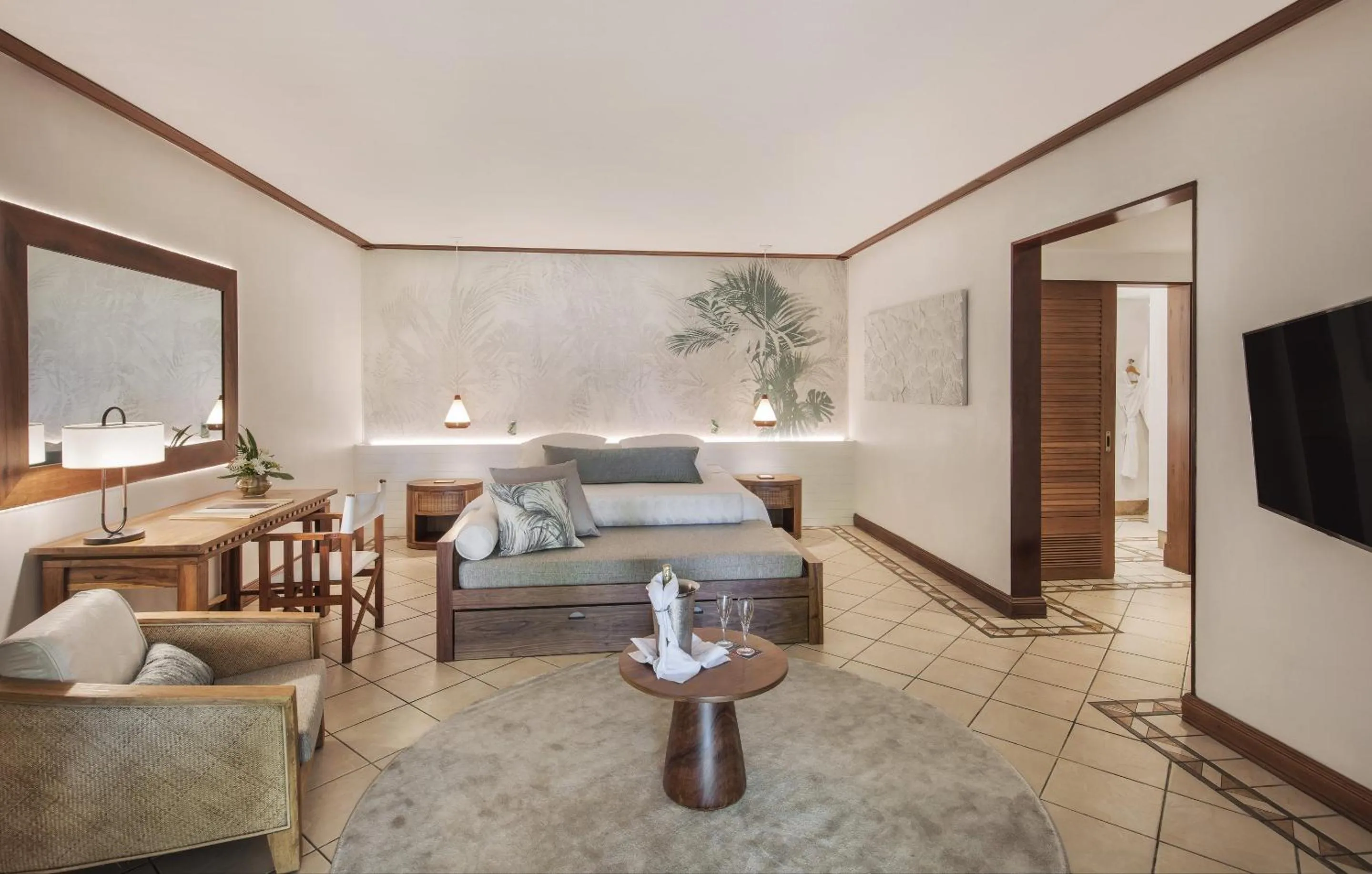 Junior Suite - single occupancy in Paradis Beachcomber Golf Resort & Spa