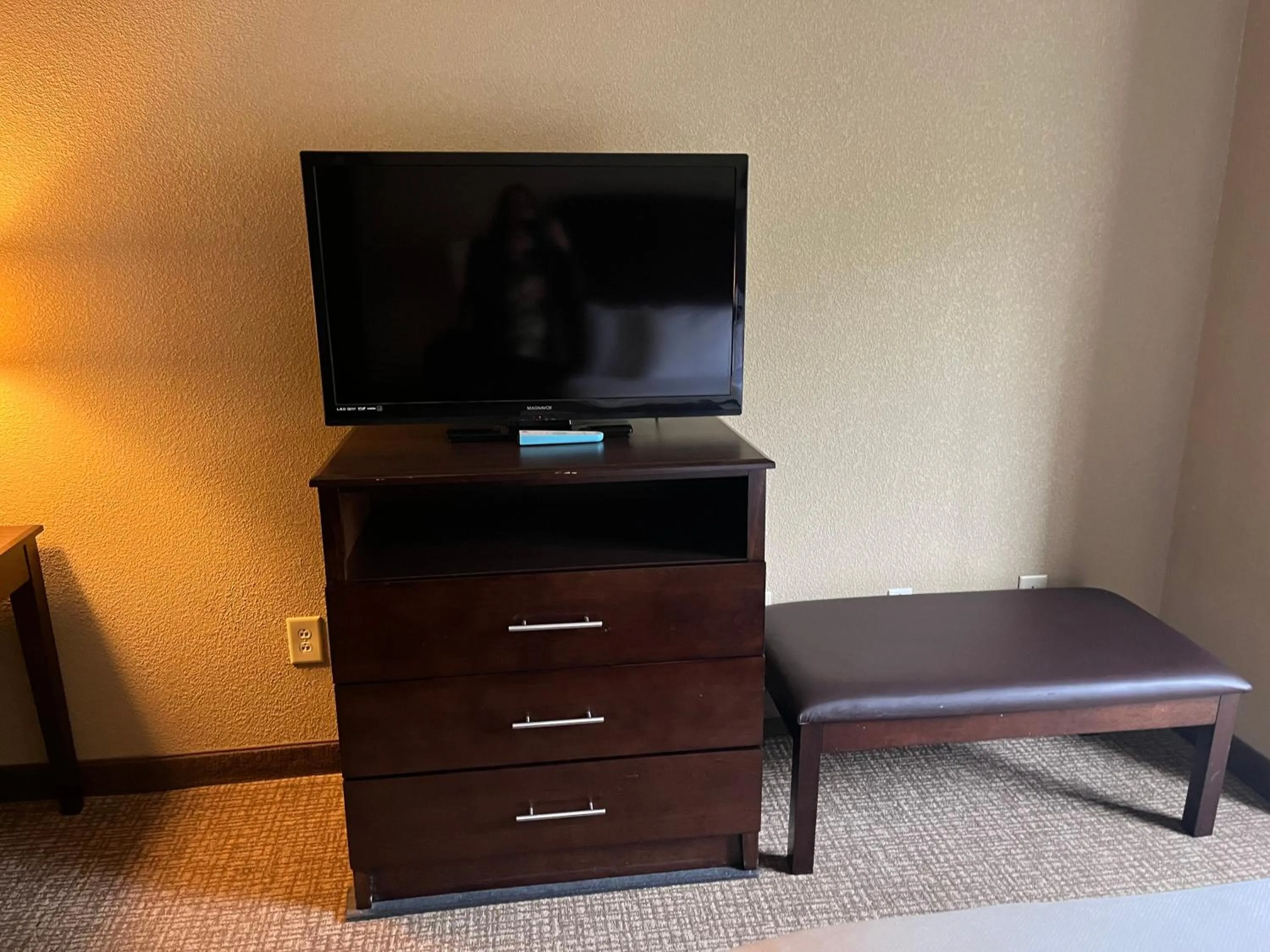 Queen Suite with Sofa Bed - Non-Smoking in Quality Suites Graham - Burlington South