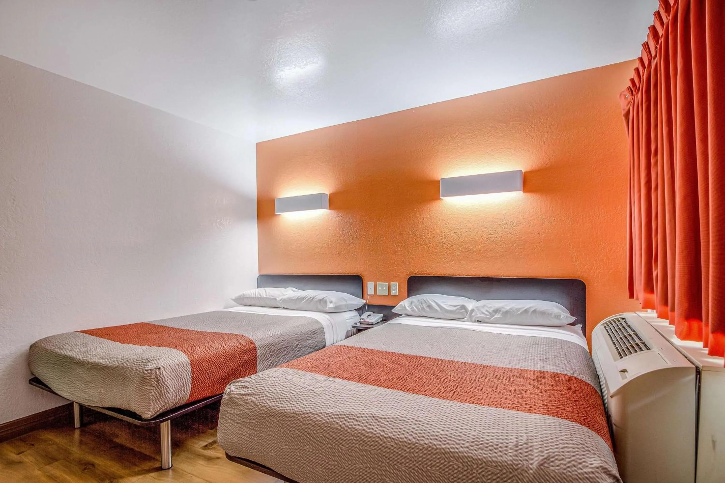 Deluxe two Double bed - Non-Smoking  in Motel 6-Conroe, TX