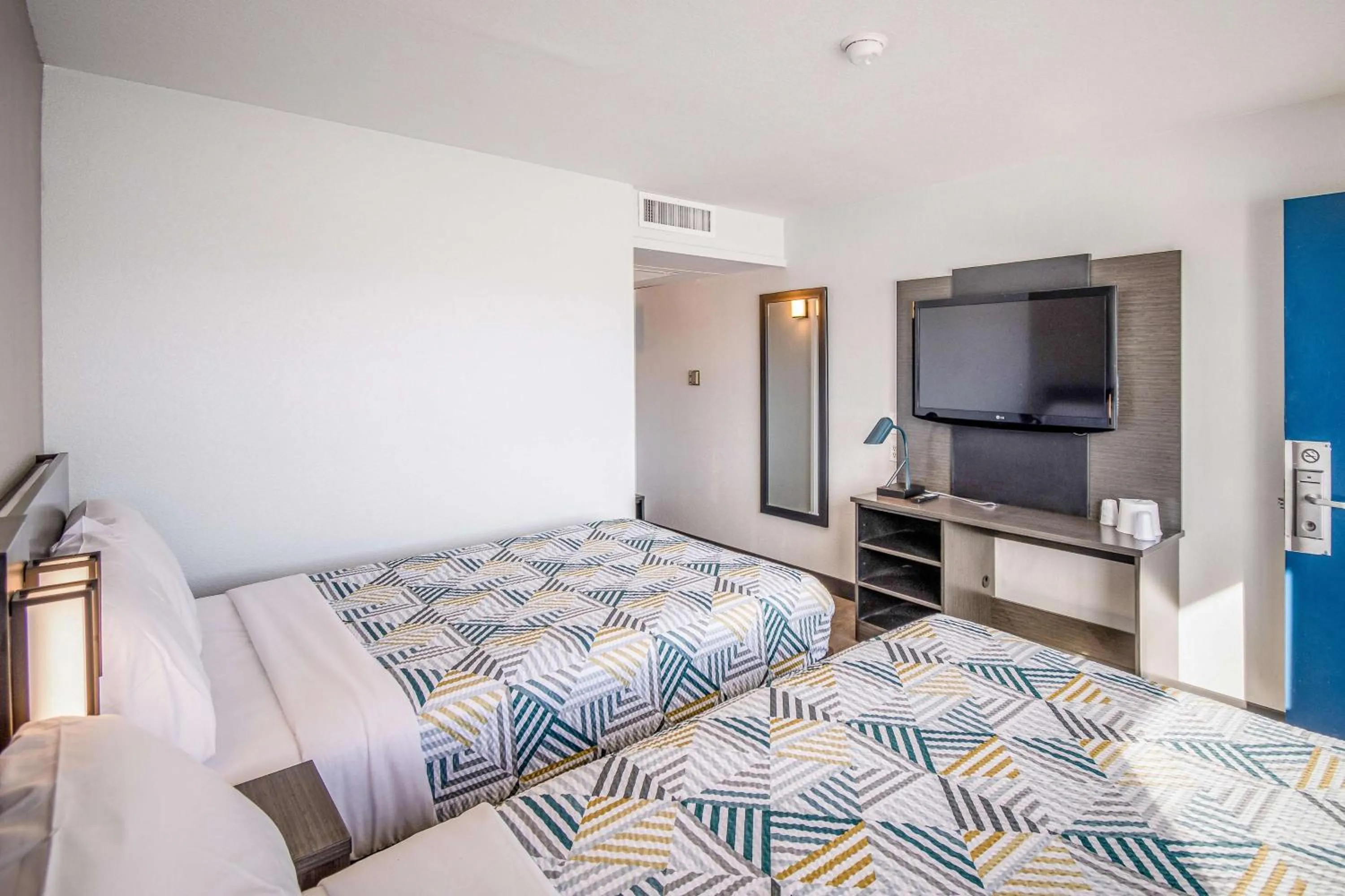 Quadruple Room in Motel 6-Elko, NV