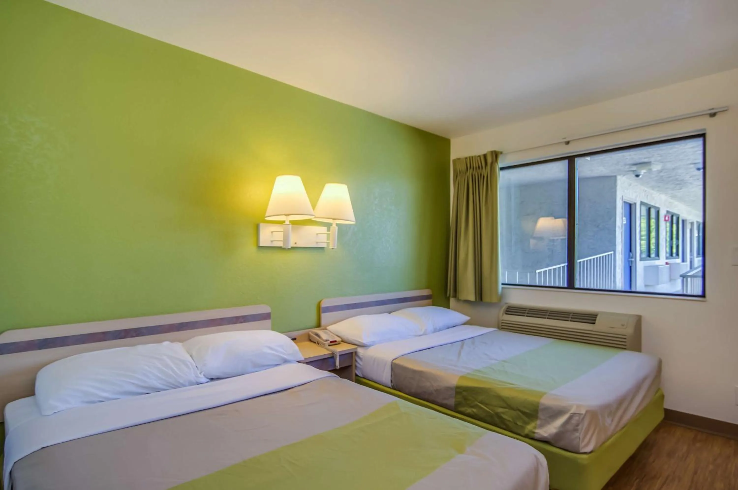 Quadruple Room - Non-Smoking in Motel 6-Bellmead, TX - Waco