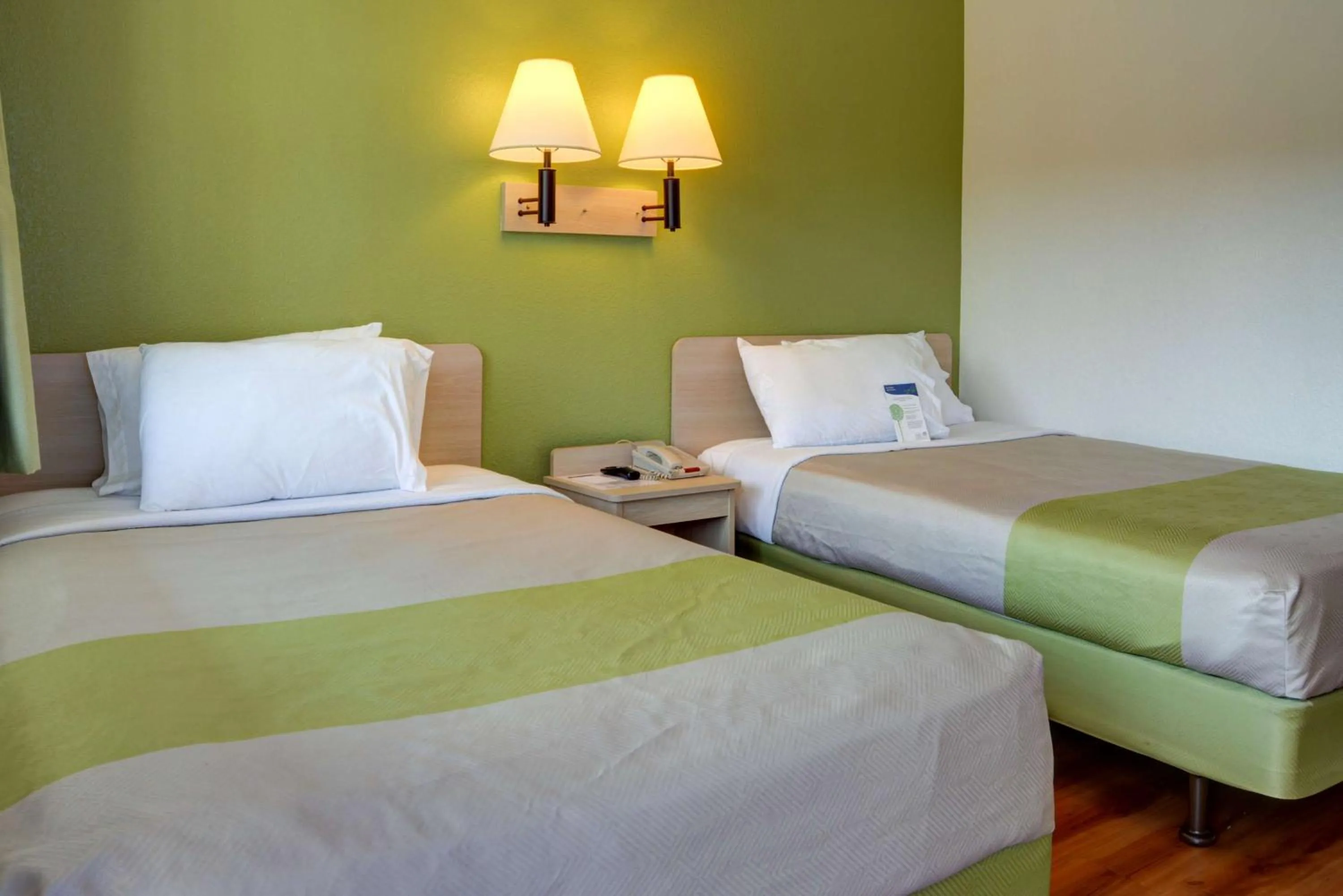 Quadruple Room in Motel 6-Springfield, OR - Eugene North