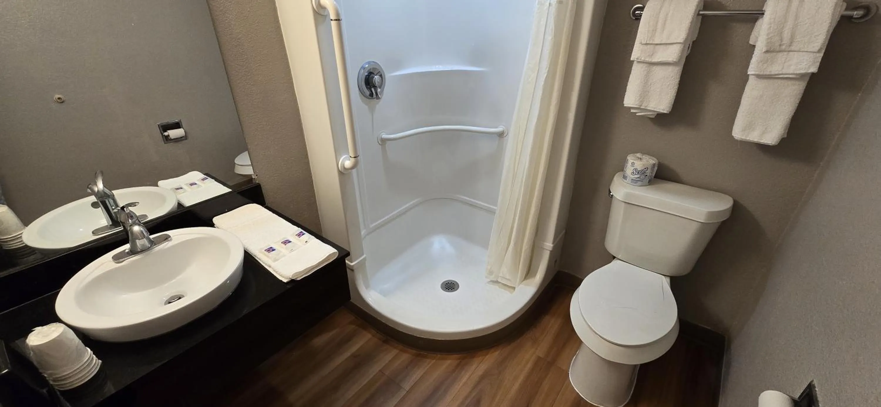 Quadruple Room - Non-Smoking in Motel 6-Slidell, LA - New Orleans