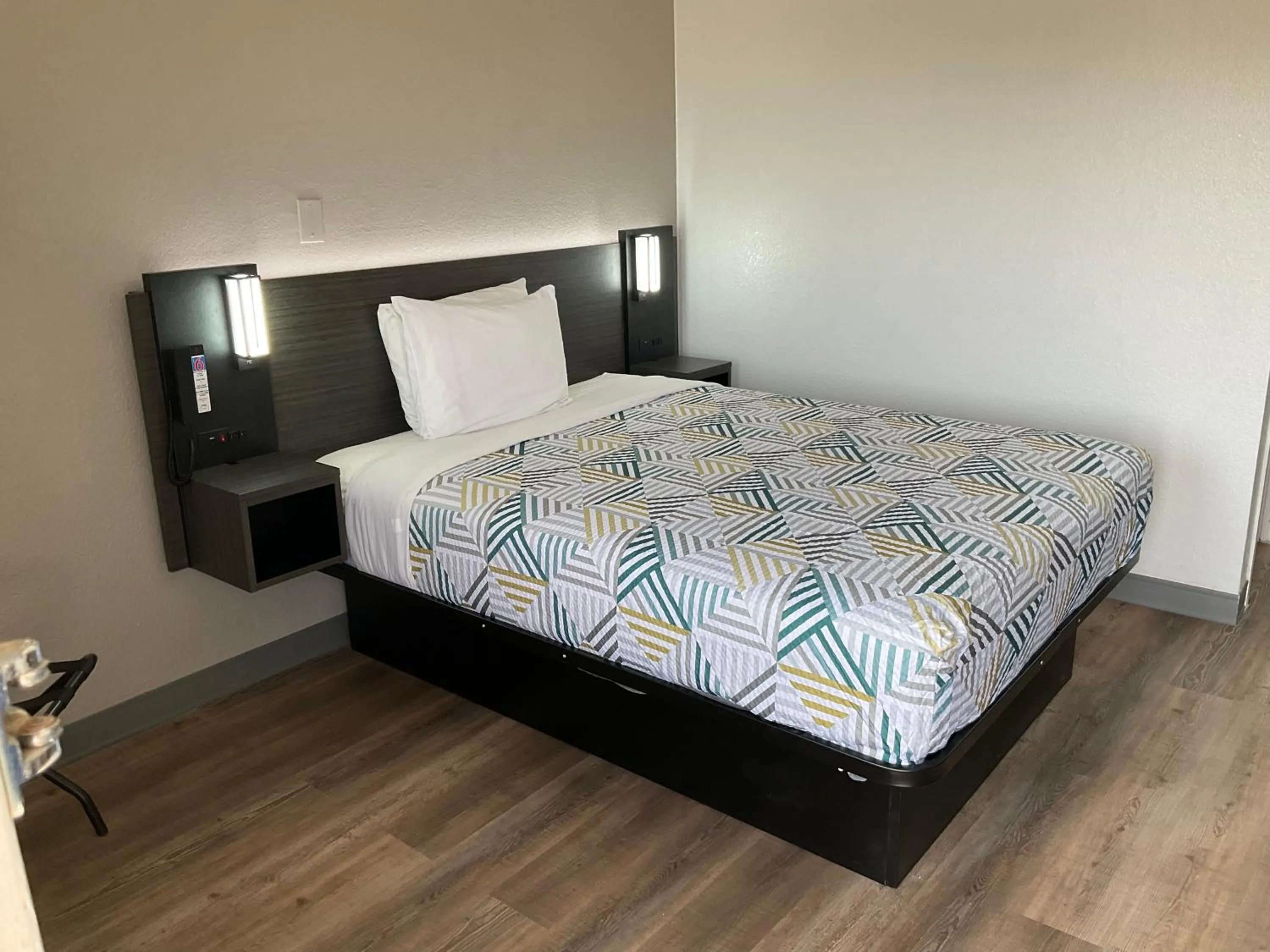 Queen Room - Smoking in Motel 6-Odessa, TX