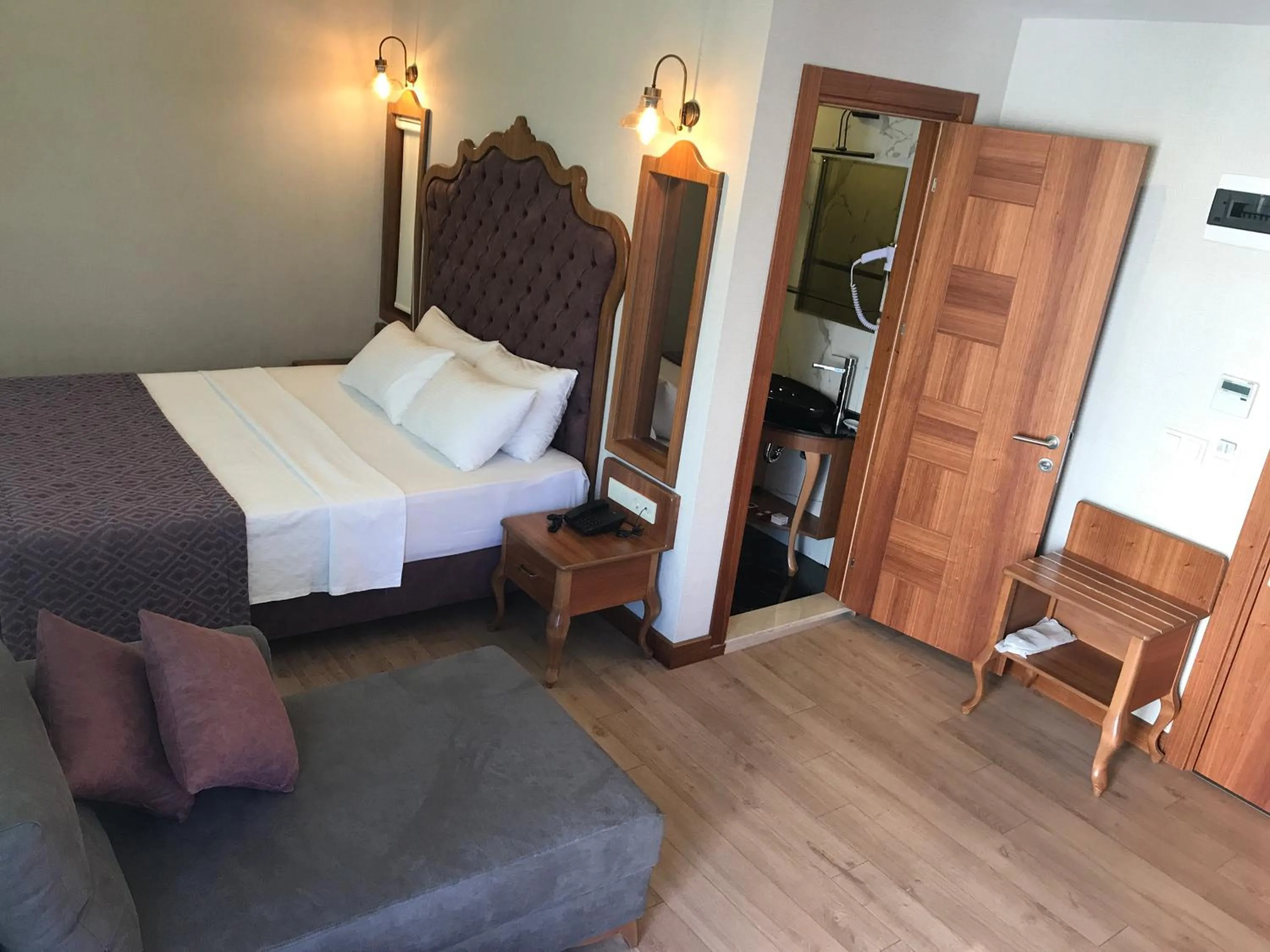 King Suite with Balcony in The Meretto Hotel Istanbul Old City