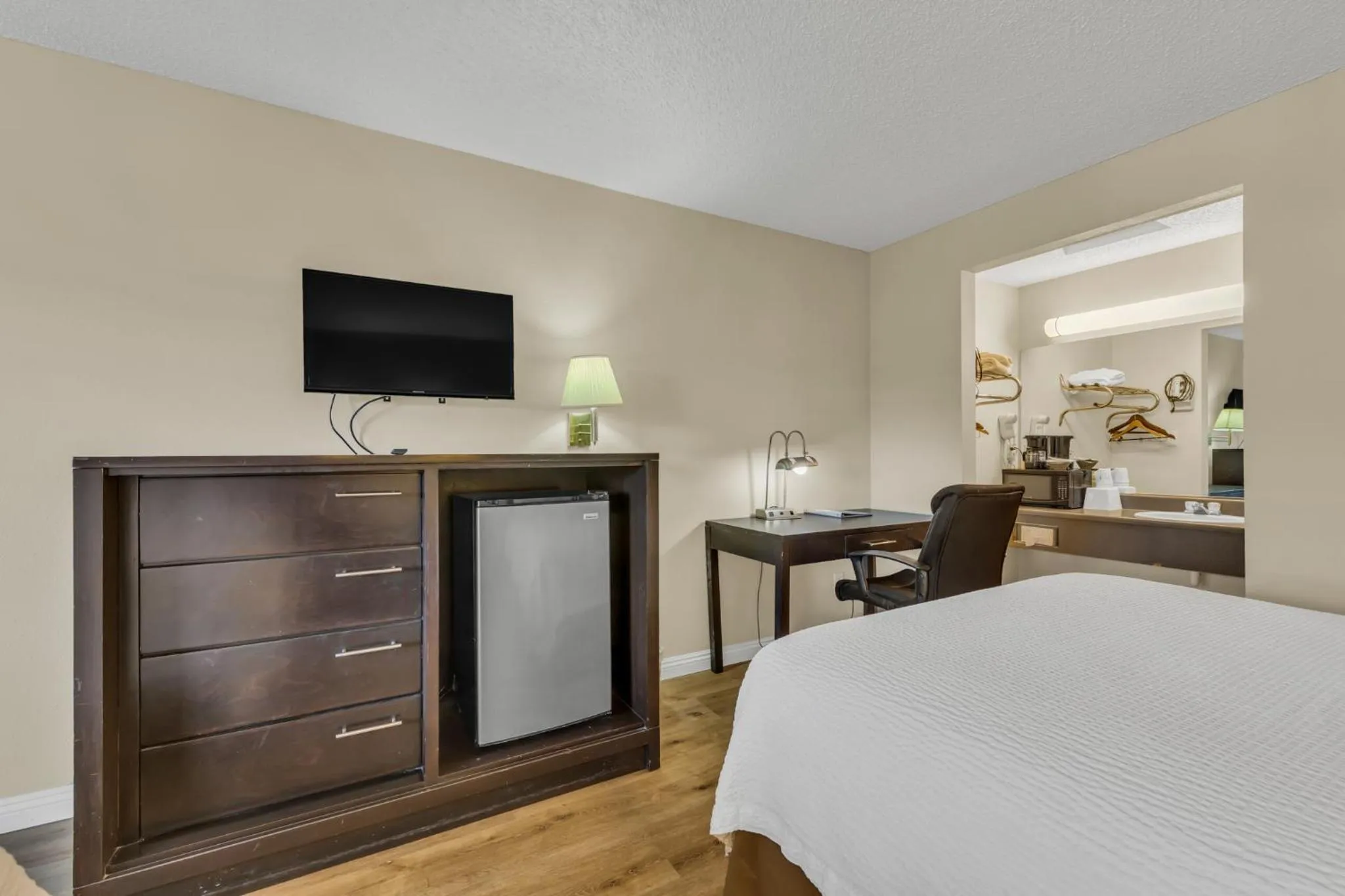 Queen Room - Disability Access/Non-Smoking in Days Inn by Wyndham Carson City