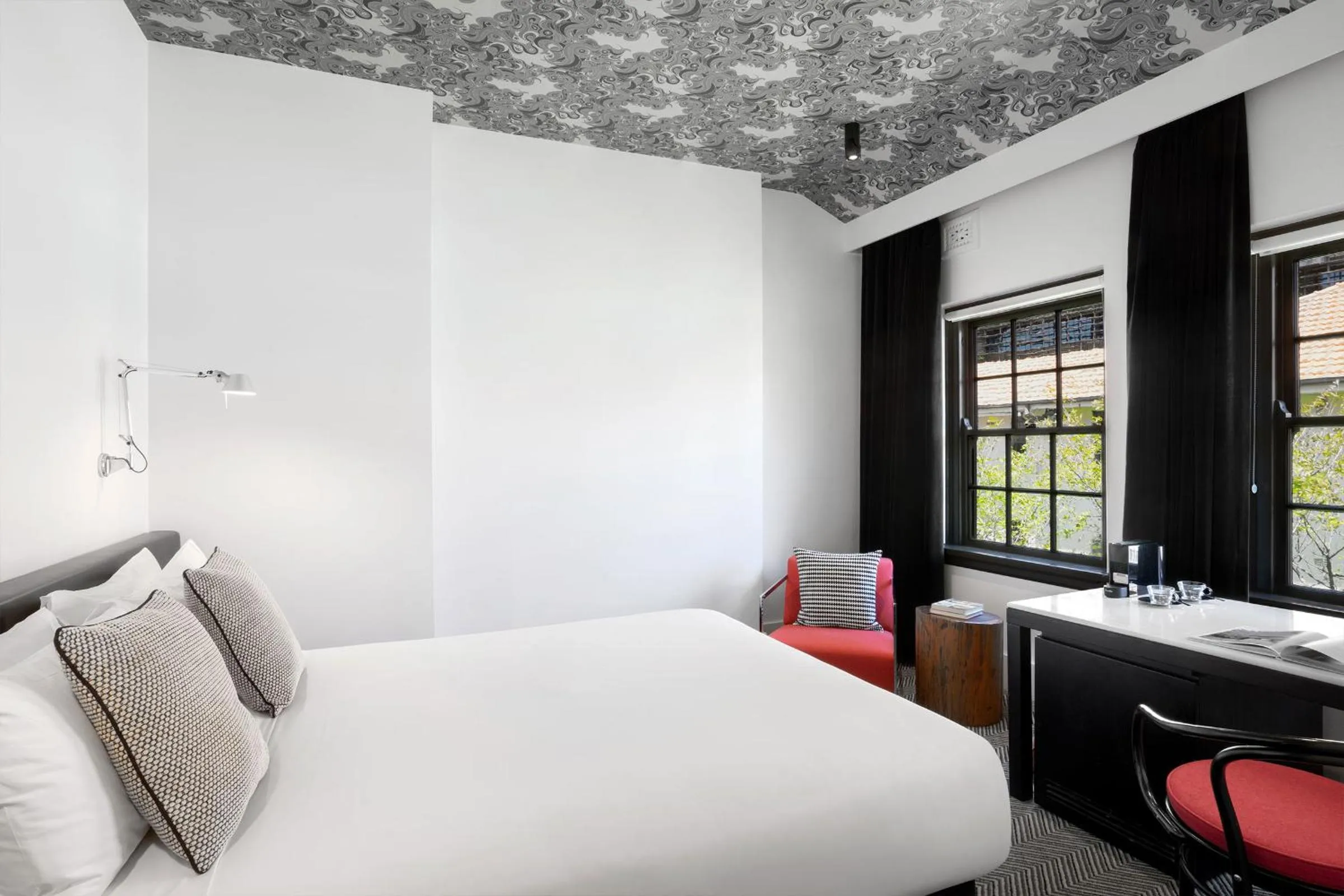 Peppers Queen Room  in Peppers Gallery Hotel