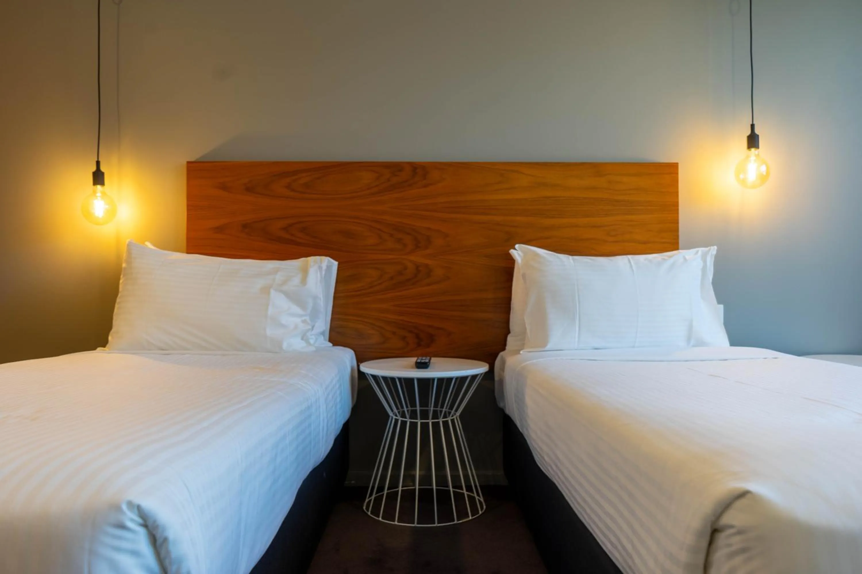 Deluxe Twin Room in Cosmopolitan Hotel and Apartments