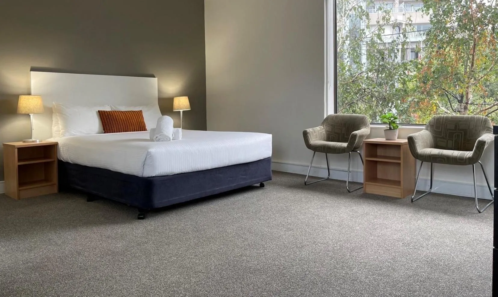 Superior Queen Room in Cosmopolitan Hotel and Apartments