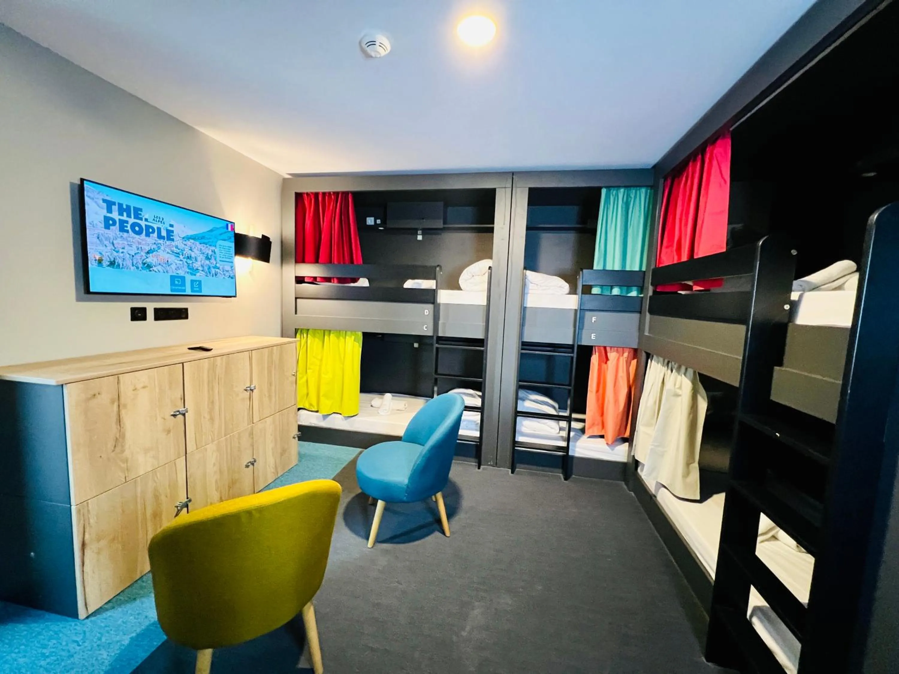 6-Bed Mixed Dormitory Room in The People - Les 2 Alpes