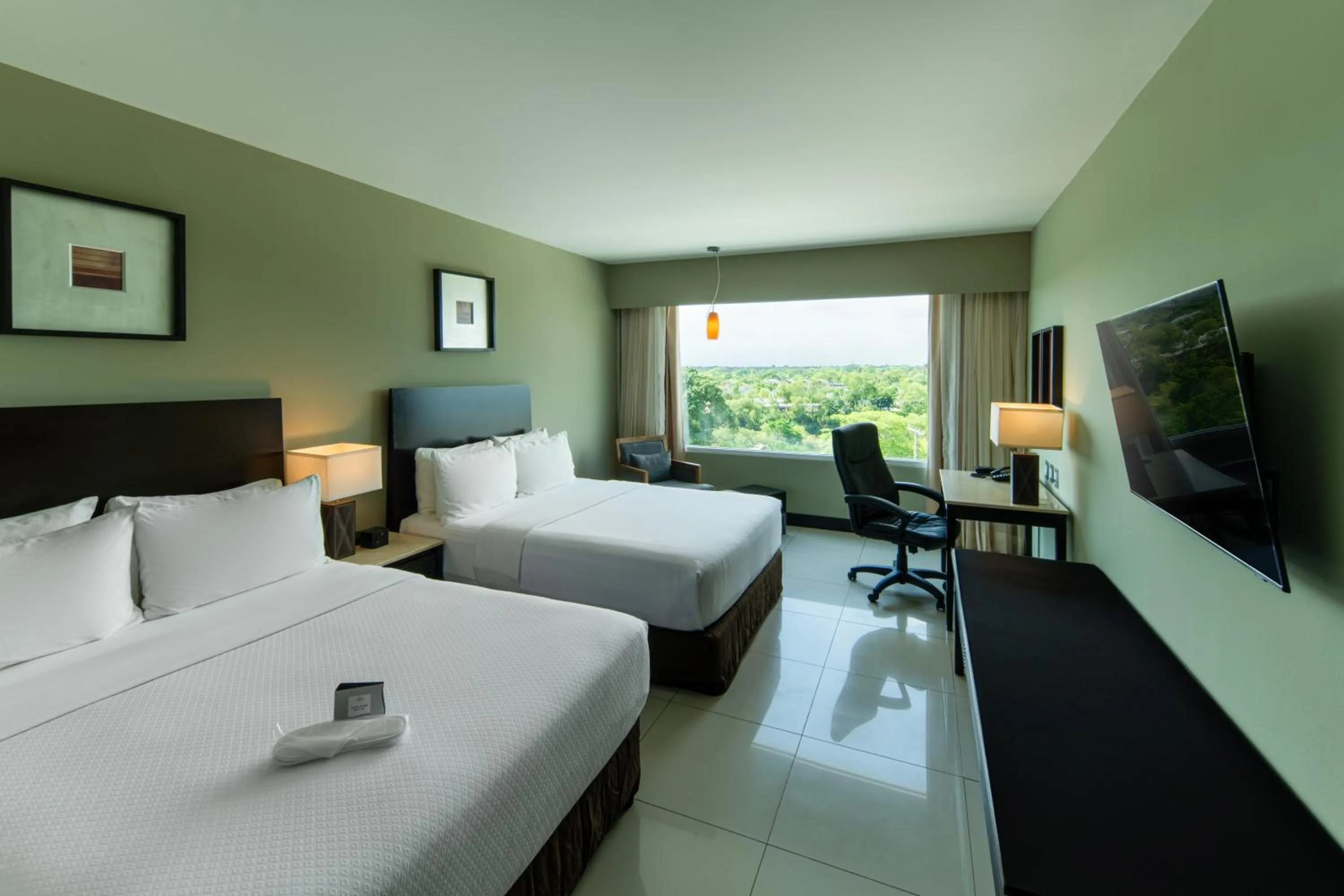 Standard King Room with Lounge Access in Crowne Plaza Villahermosa by IHG