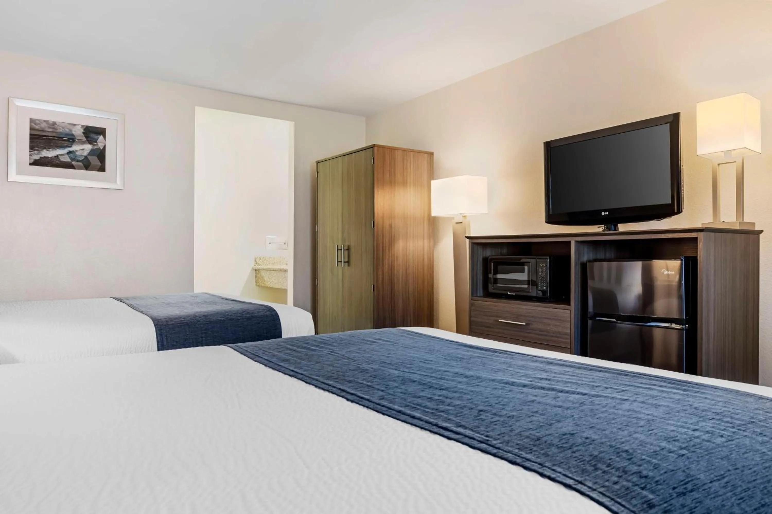 Queen Room with Two Queen Beds - Disability Access/Non-Smoking in Best Western Santee Lodge