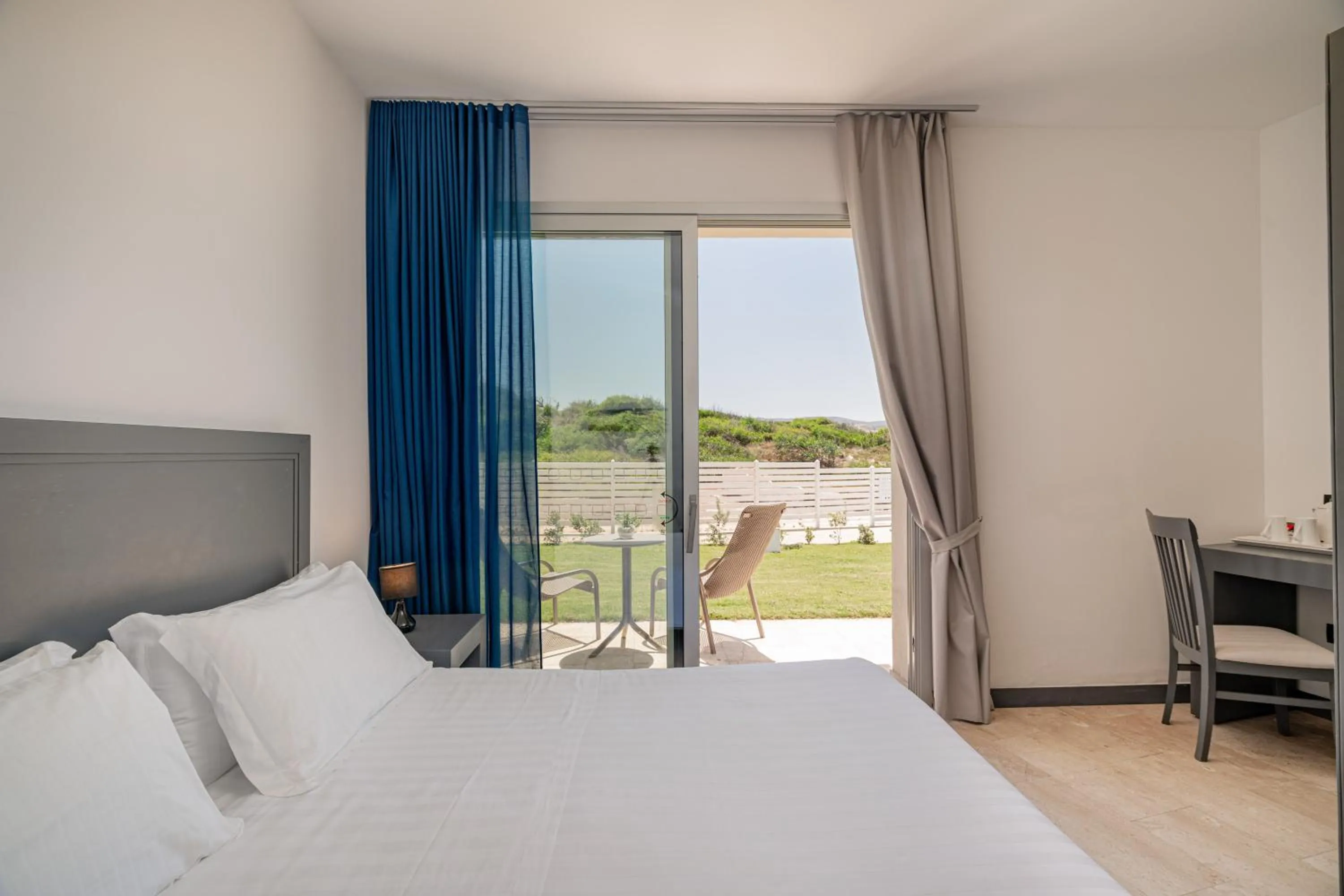 Communicated Standard Room in Bellevue Sardinia Resort Affiliated by Meliá