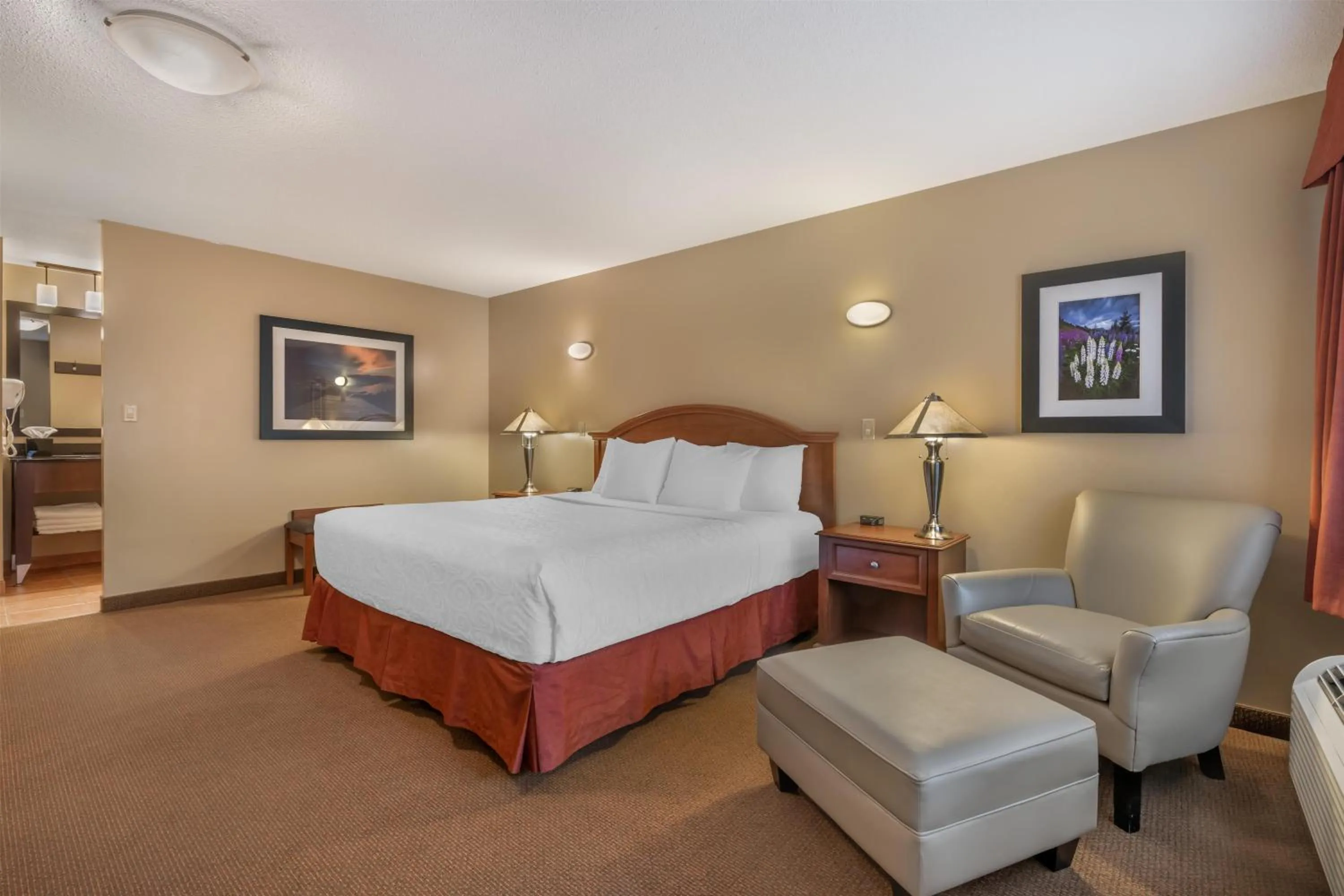 King Room - Non-Smoking in Best Western Sicamous Inn