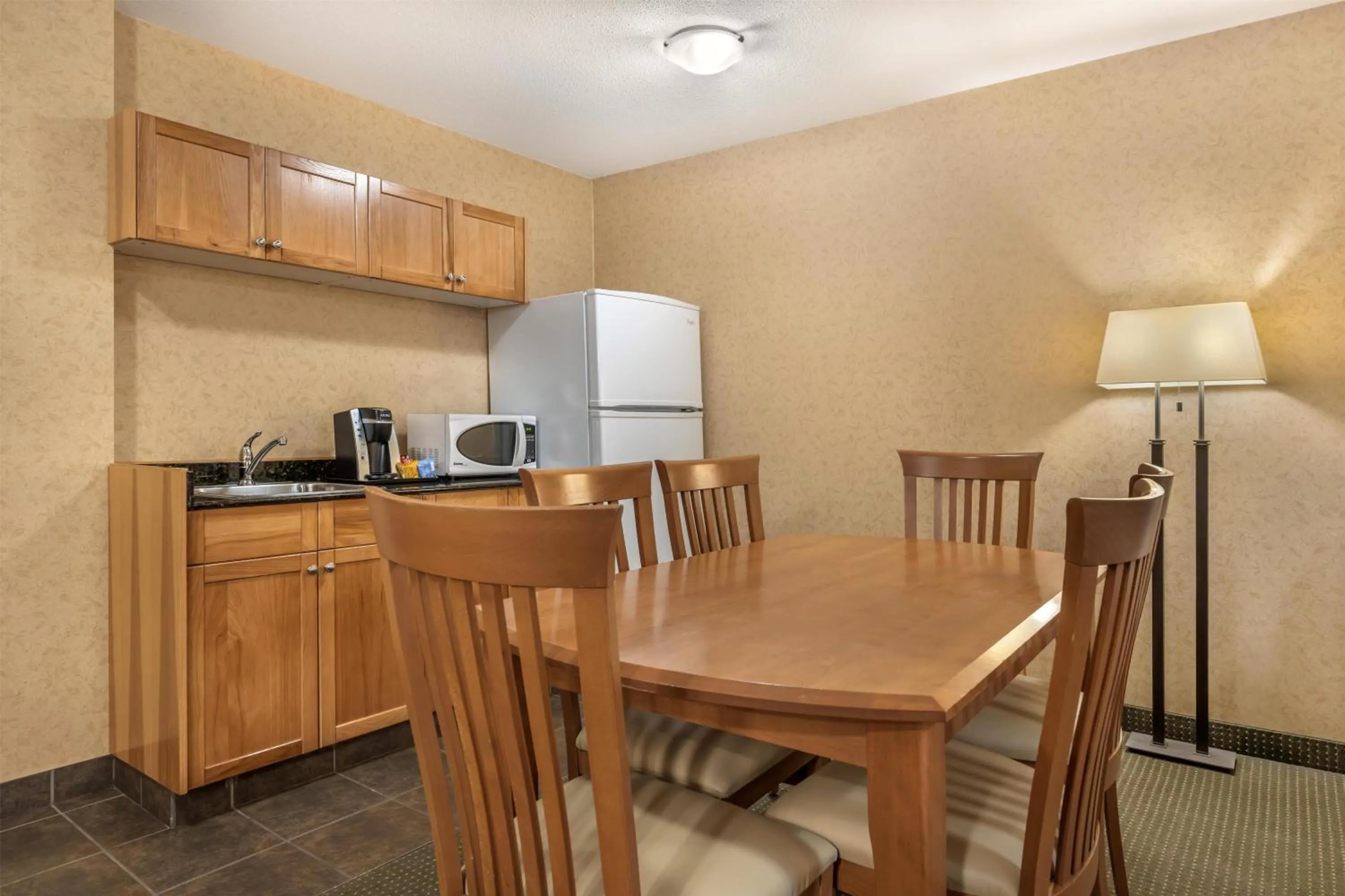 One-Bedroom Suite with One King Bed, One Queen Bed and Sofa Bed - Non-Smoking in Best Western Sicamous Inn