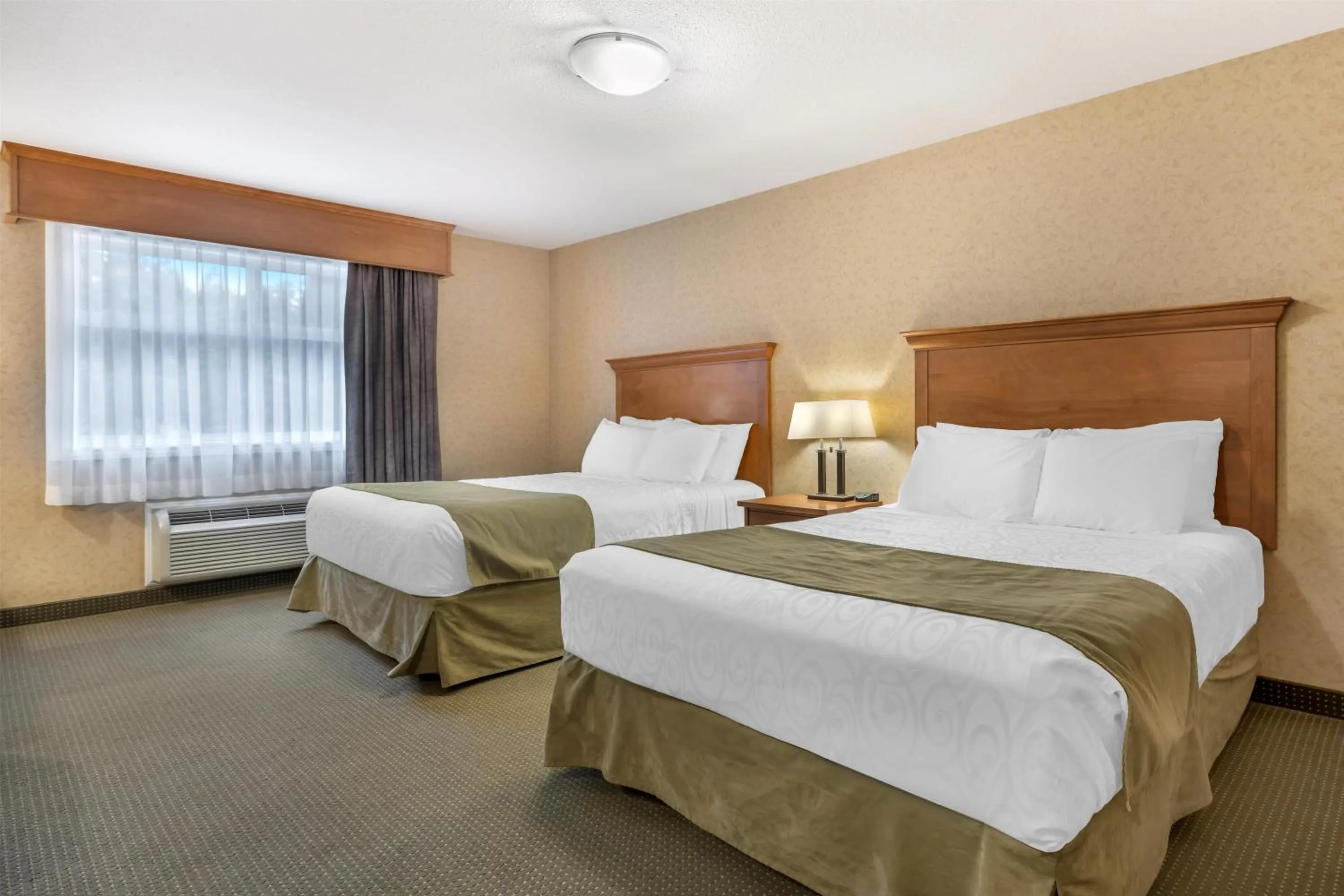 Queen Room with Two Queen Beds - Non-Smoking in Best Western Sicamous Inn