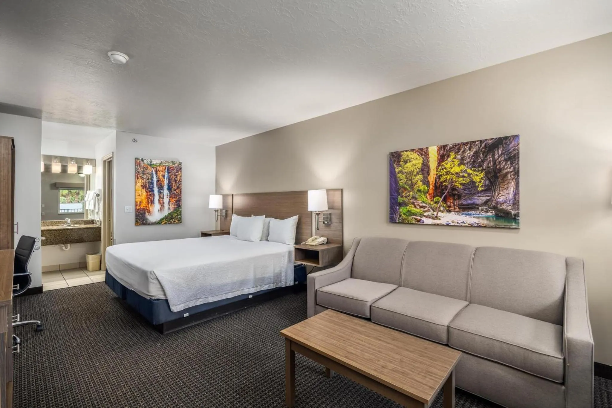 King Room with Sofa Bed in St. George Inn and Suites