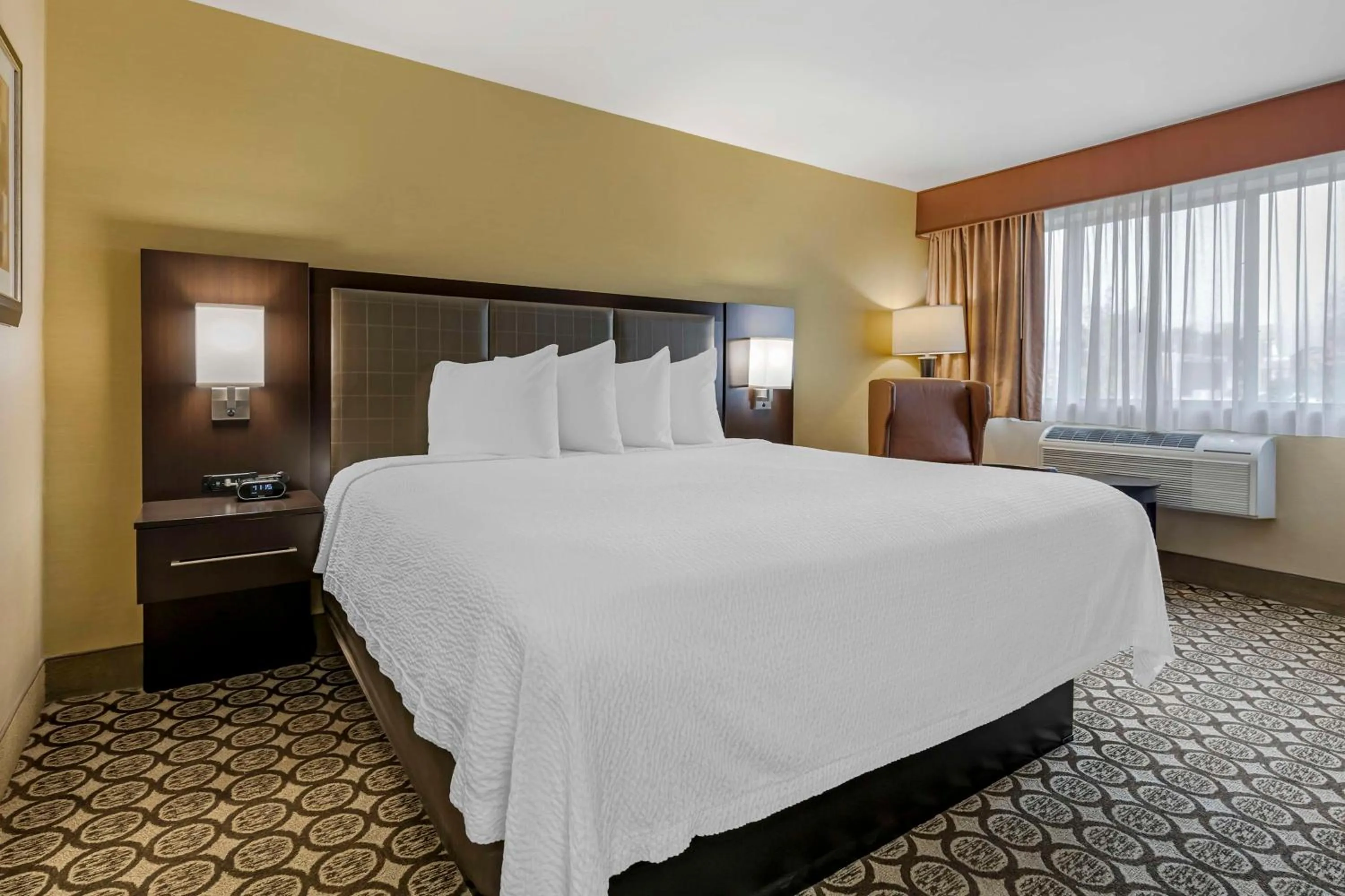 Queen Room in Best Western Plus InnTowner Madison
