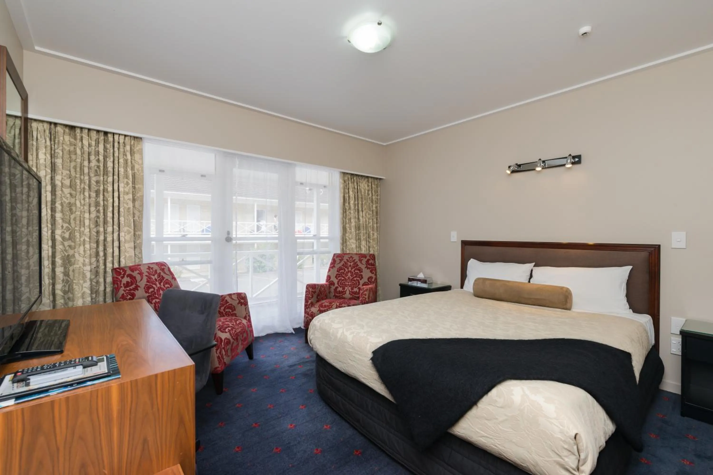 Comfort Studio - single occupancy in Discovery Settlers Hotel