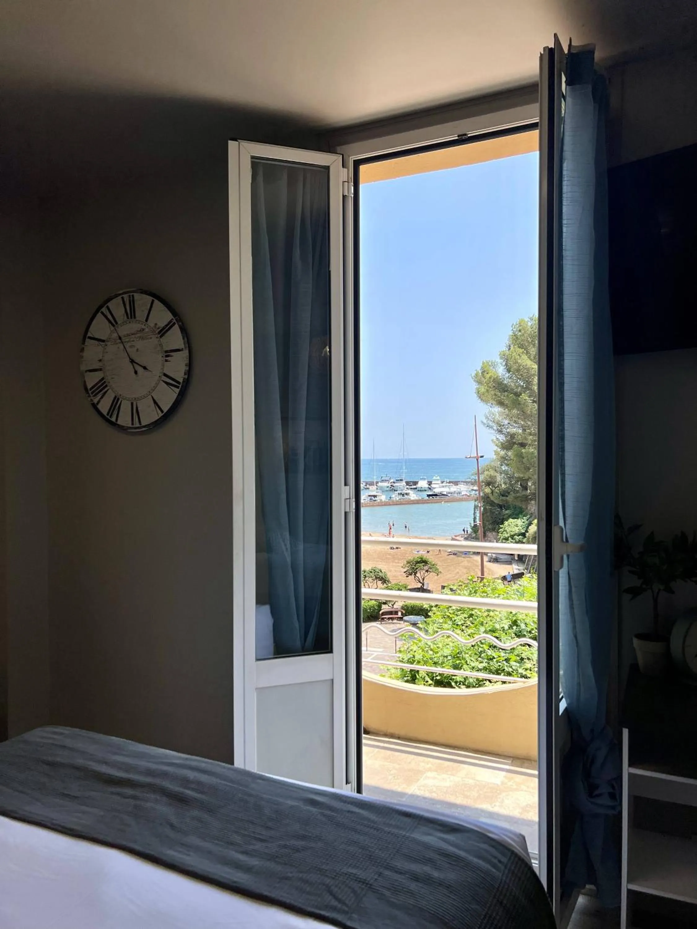 Deluxe Triple Room with Sea View in Hotel La Calanque