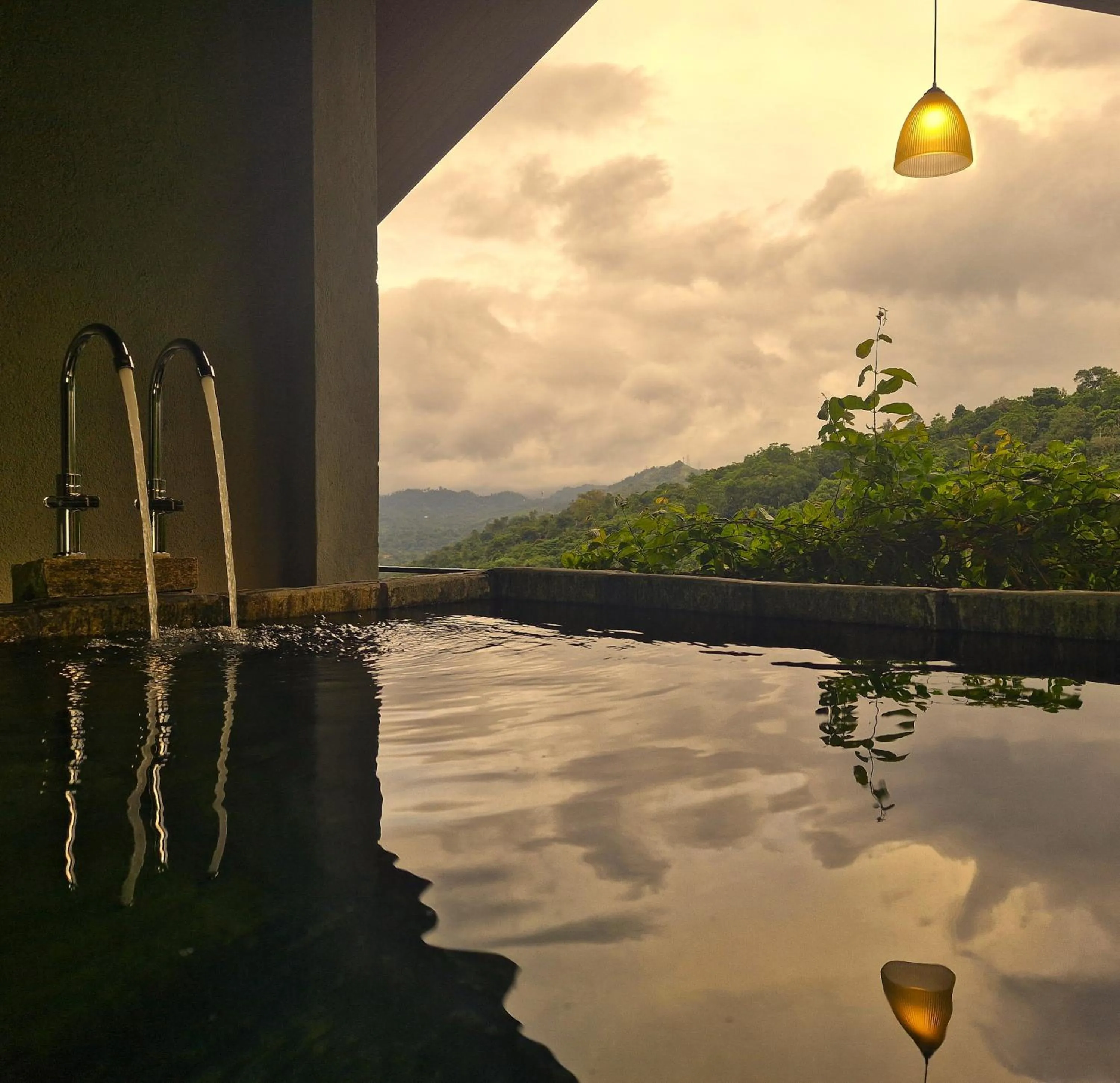 Deluxe Double Room with Bath - single occupancy in Kandy Victoria Eco Resort
