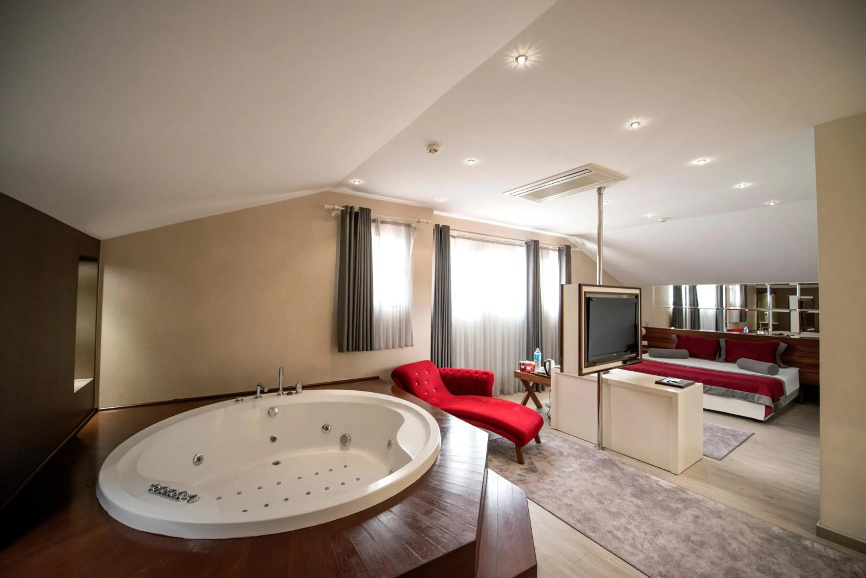 Honeymoon Suite in Blueberry Boutique Hotel