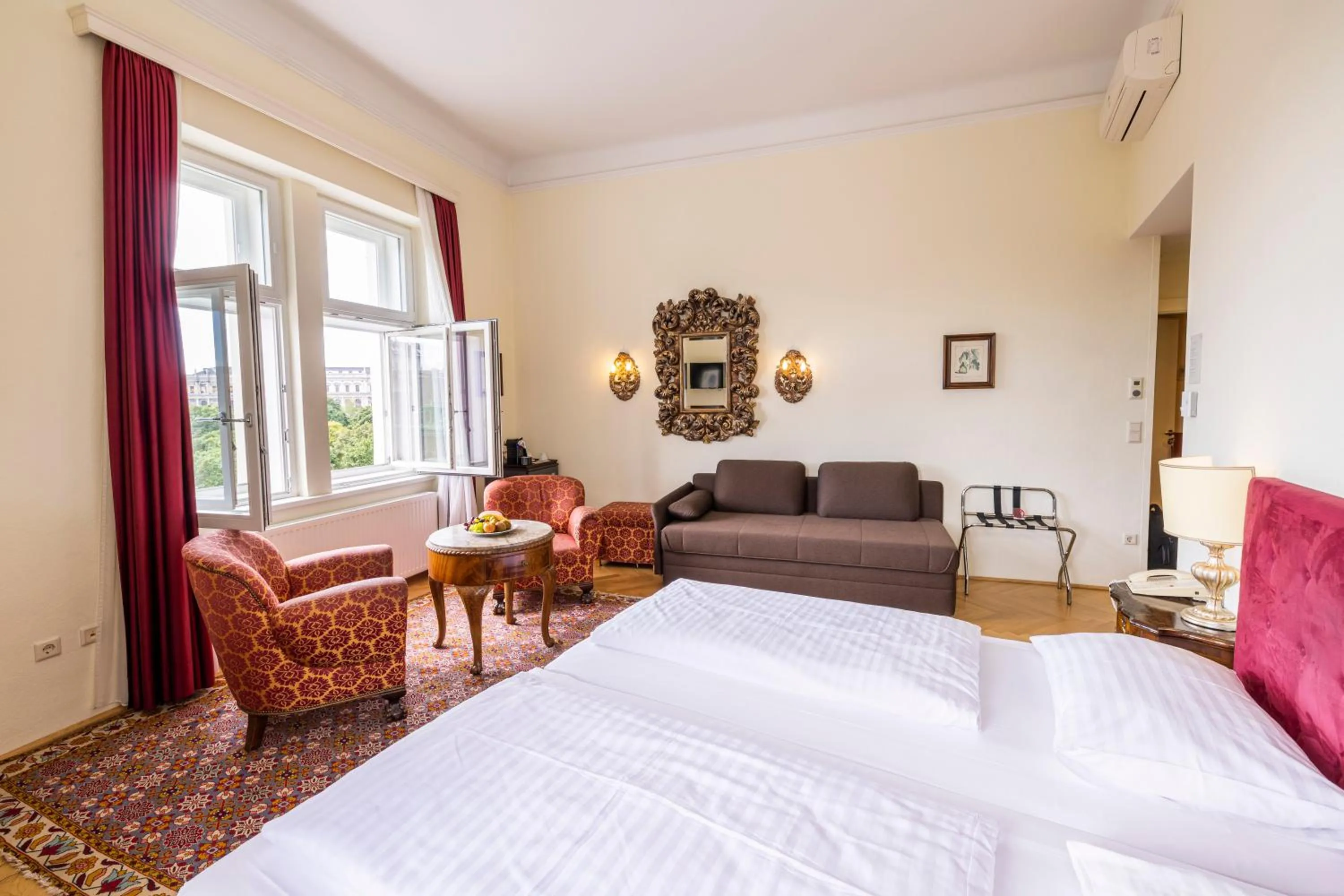 Superior Double Room in Hotel Regina