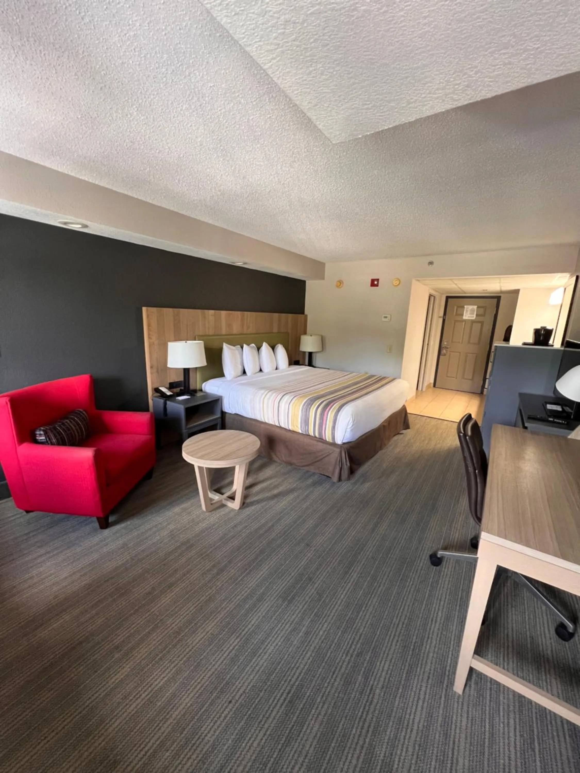 Premium King Room with Balcony - Disability Access/Non-Smoking in Country Inn & Suites by Radisson, Pigeon Forge South, TN