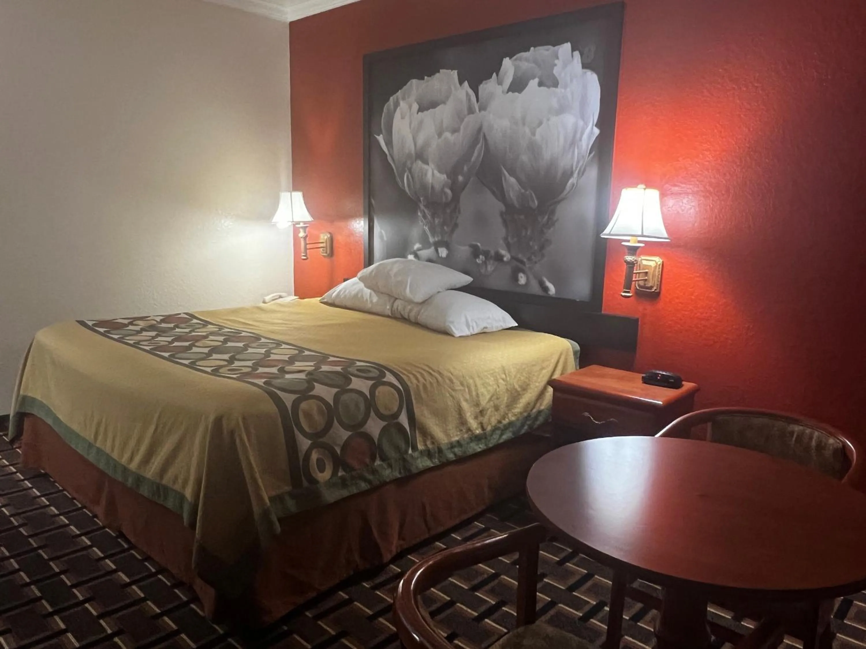 King Room with Bath Tub - Mobility Accessible/Non-Smoking in Super 8 by Wyndham Brookshire TX