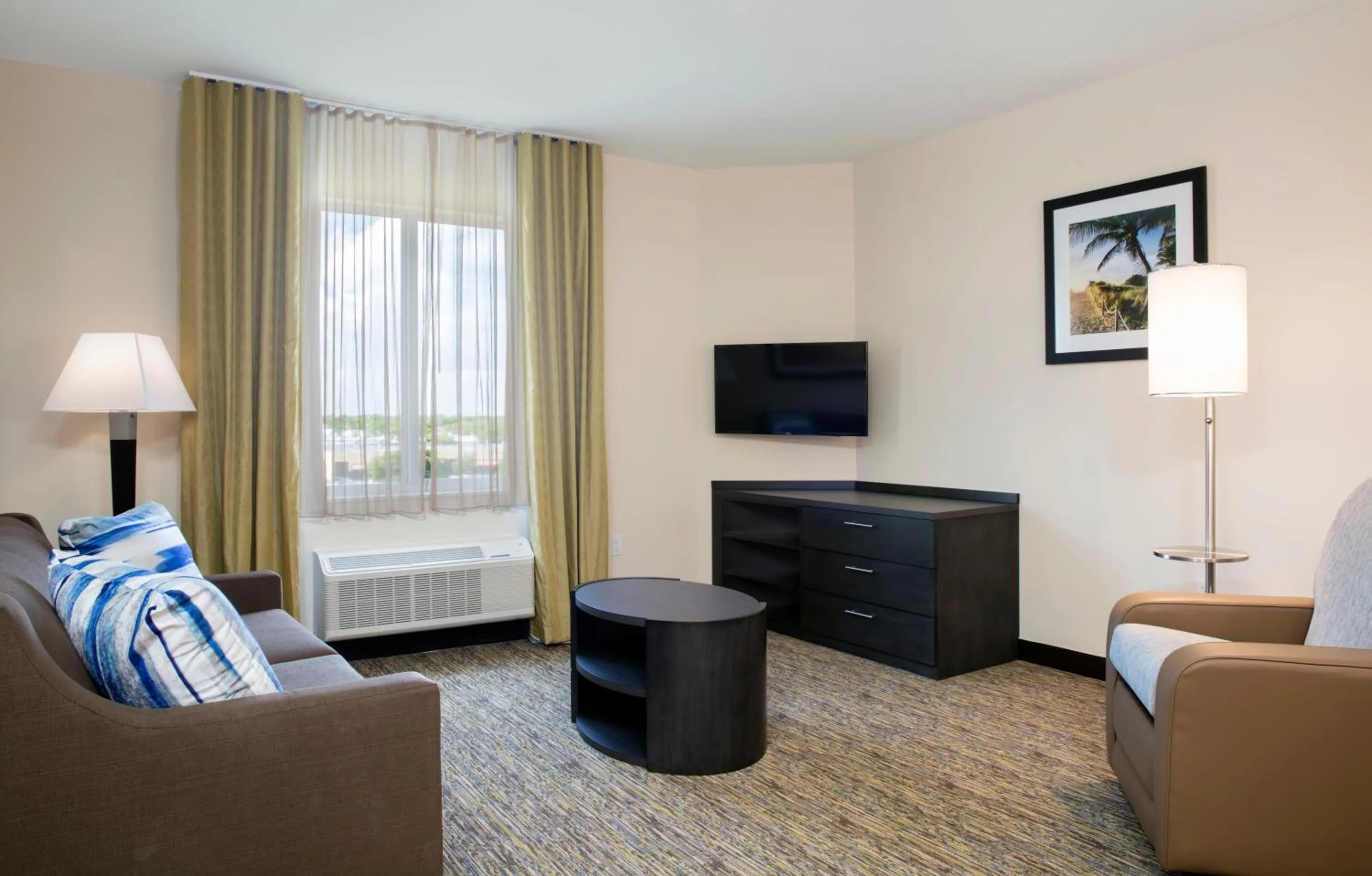 Queen Room with Accessible Roll-in Shower - Nonsmoking in Candlewood Suites - Miami Exec Airport - Kendall by IHG