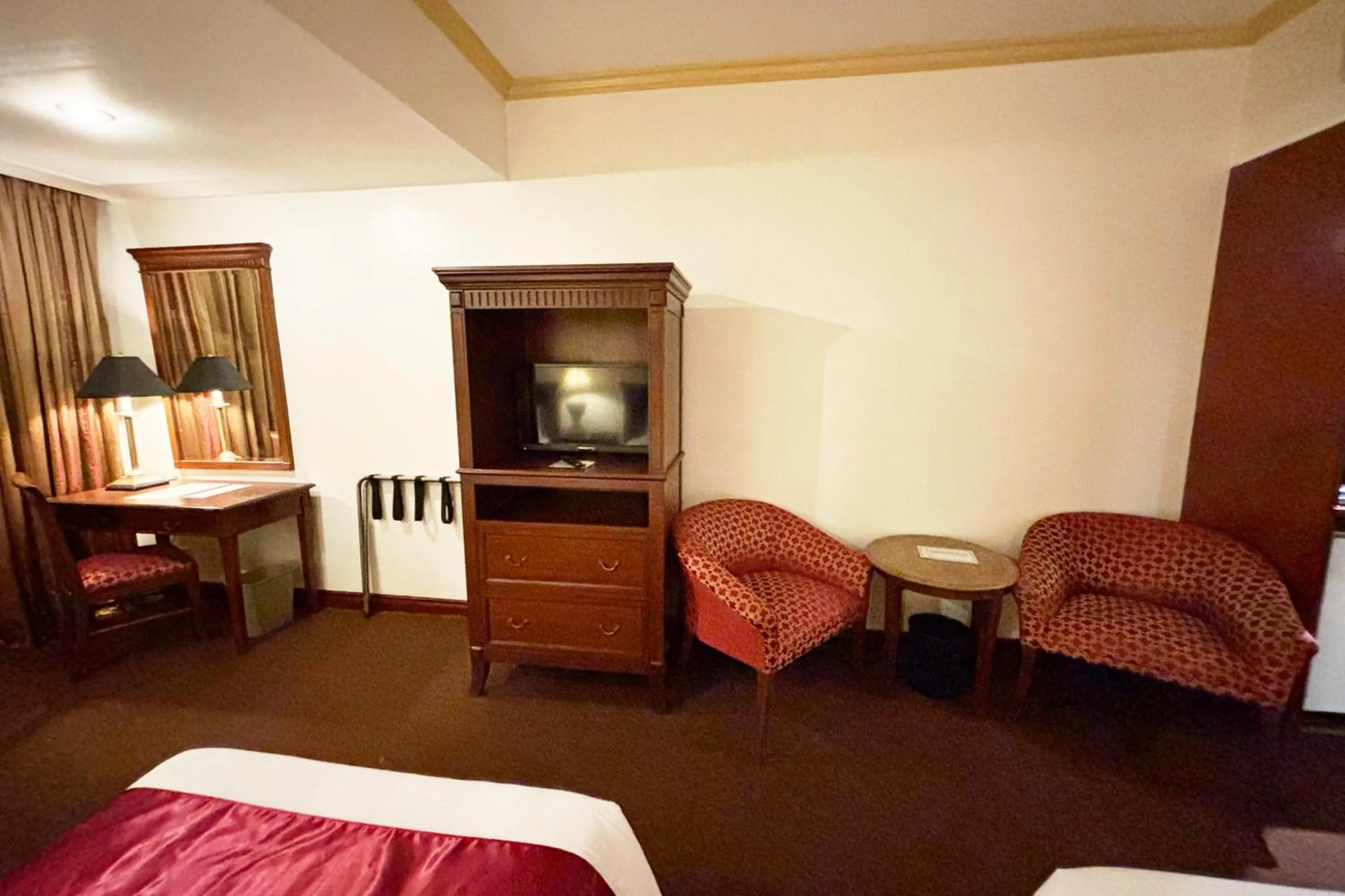 Deluxe Triple Room in Tiara Oriental Hotel Makati powered by Cocotel