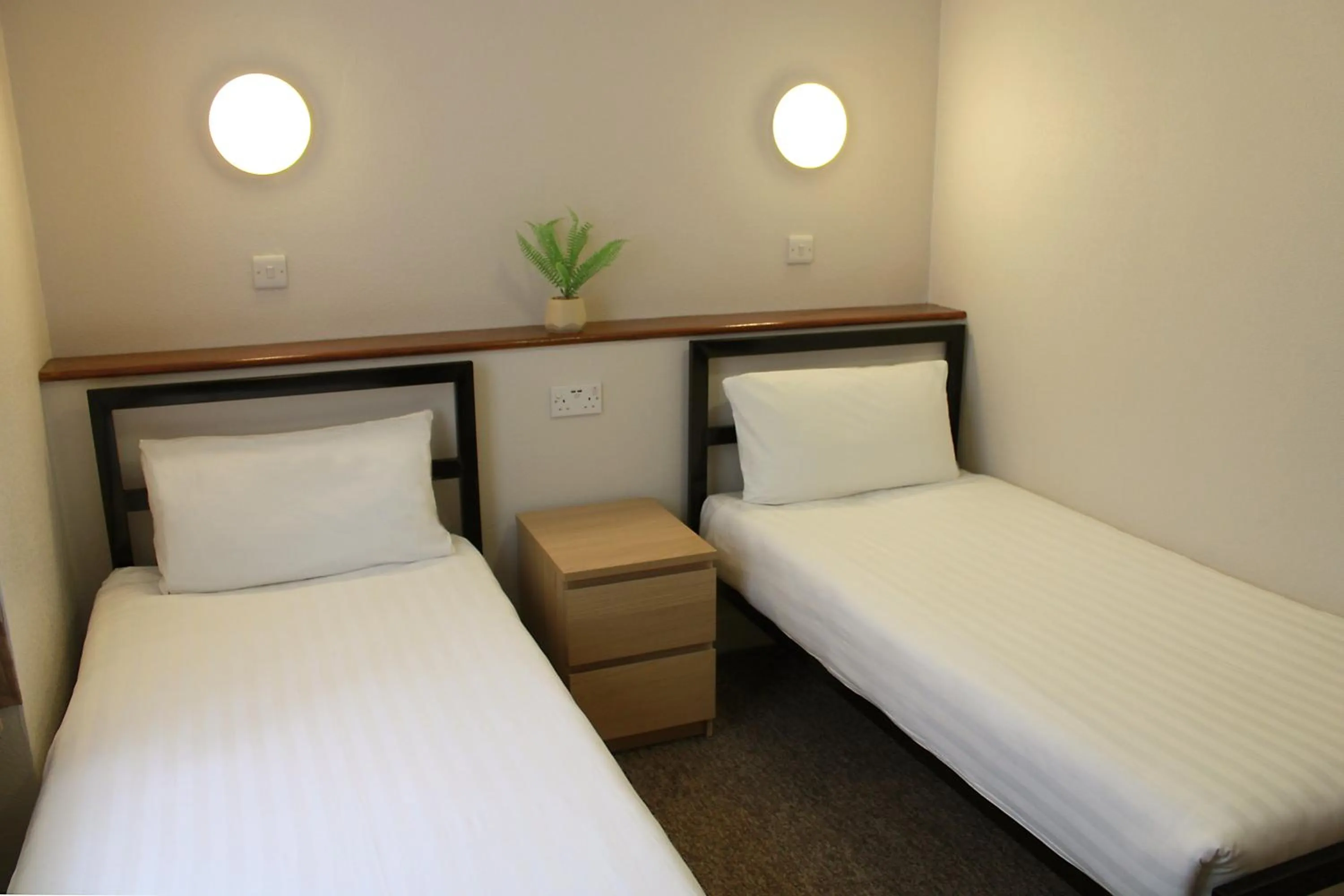 Superior Twin Room in Lords Hotel