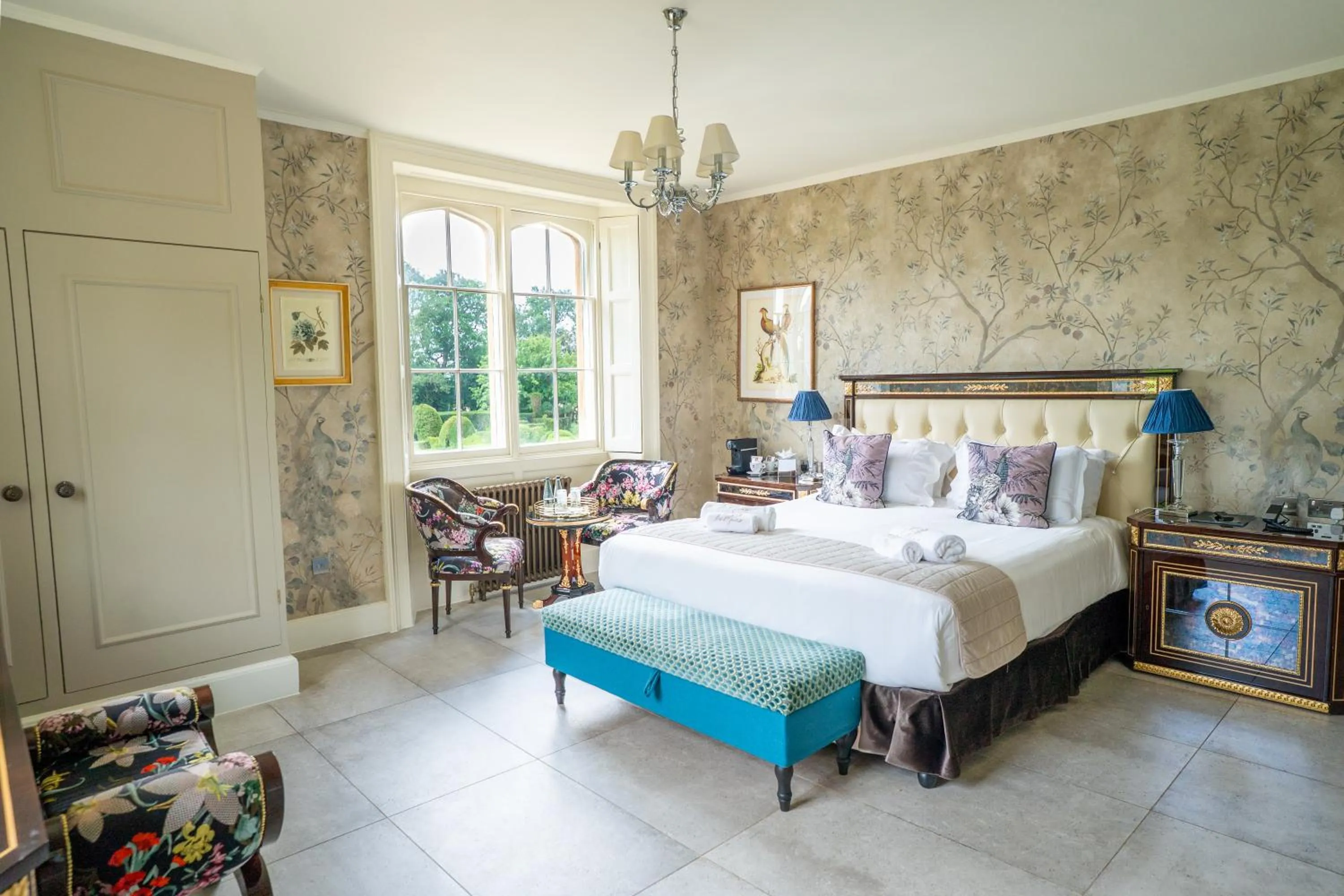 Deluxe Room in Weston Manor Hotel