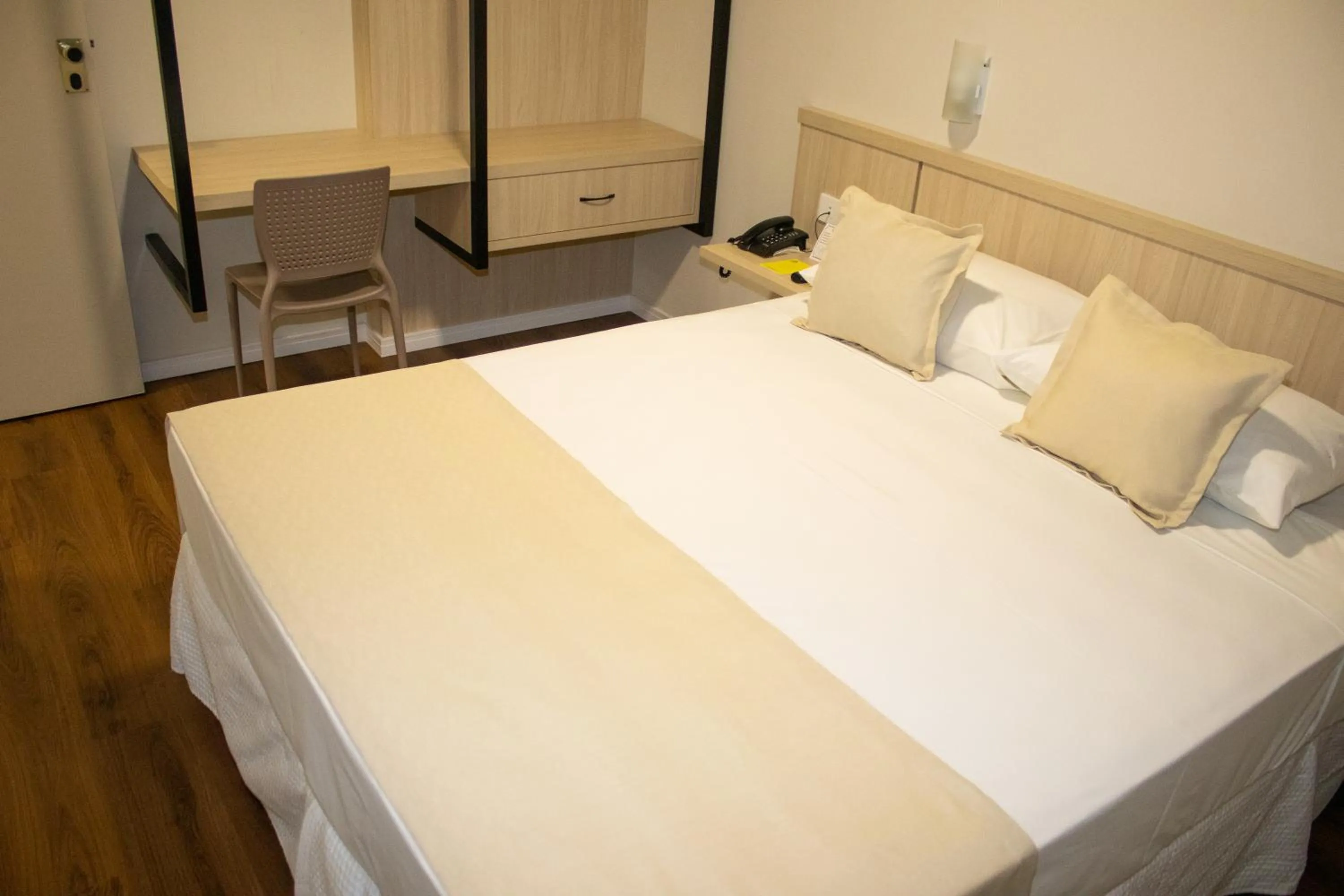 Deluxe Queen Room - single occupancy in Golden Ingá Hotel