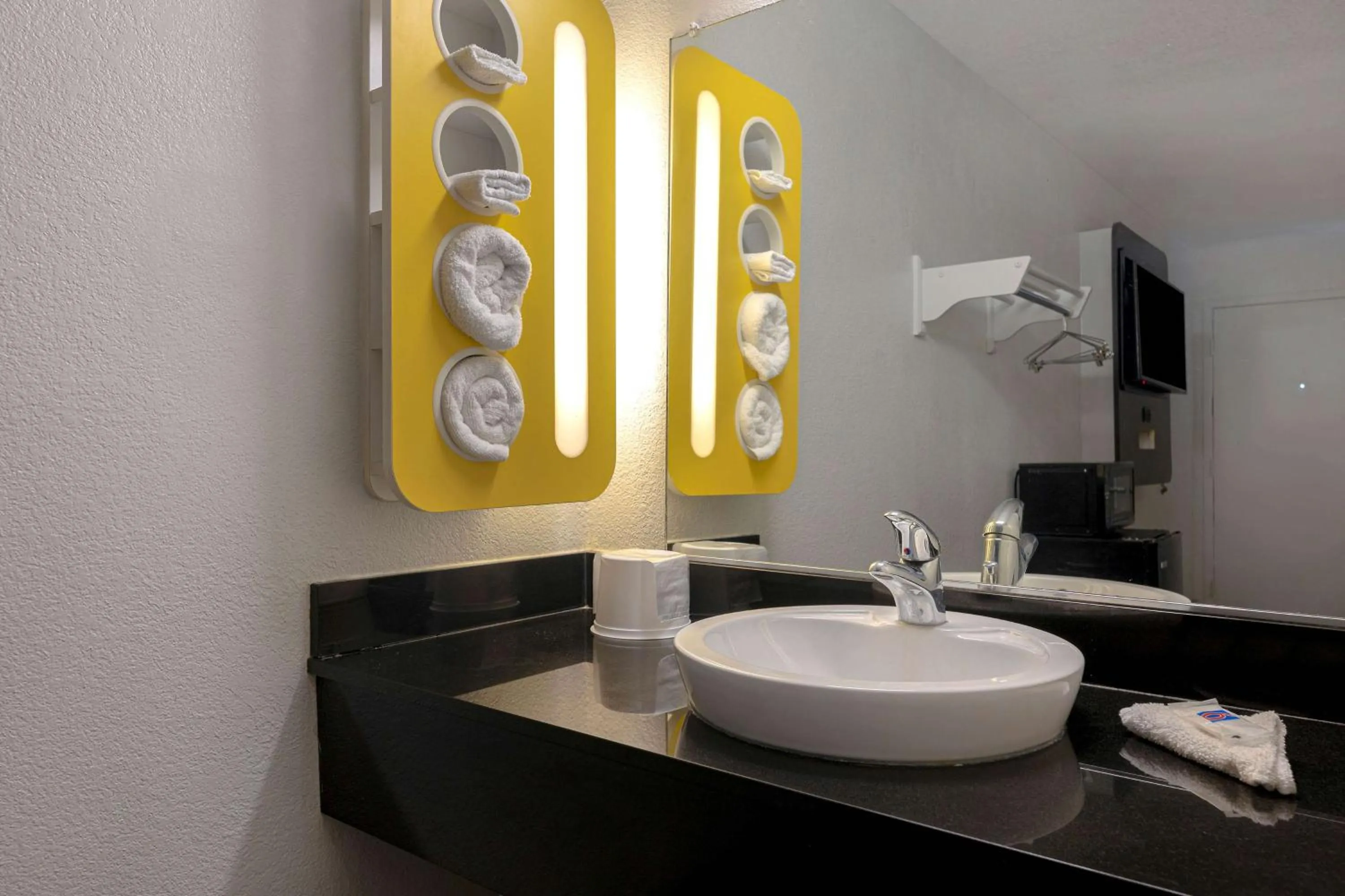 Double Room - Disability Access - Roll In Shower in Motel 6-San Antonio, TX - West SeaWorld