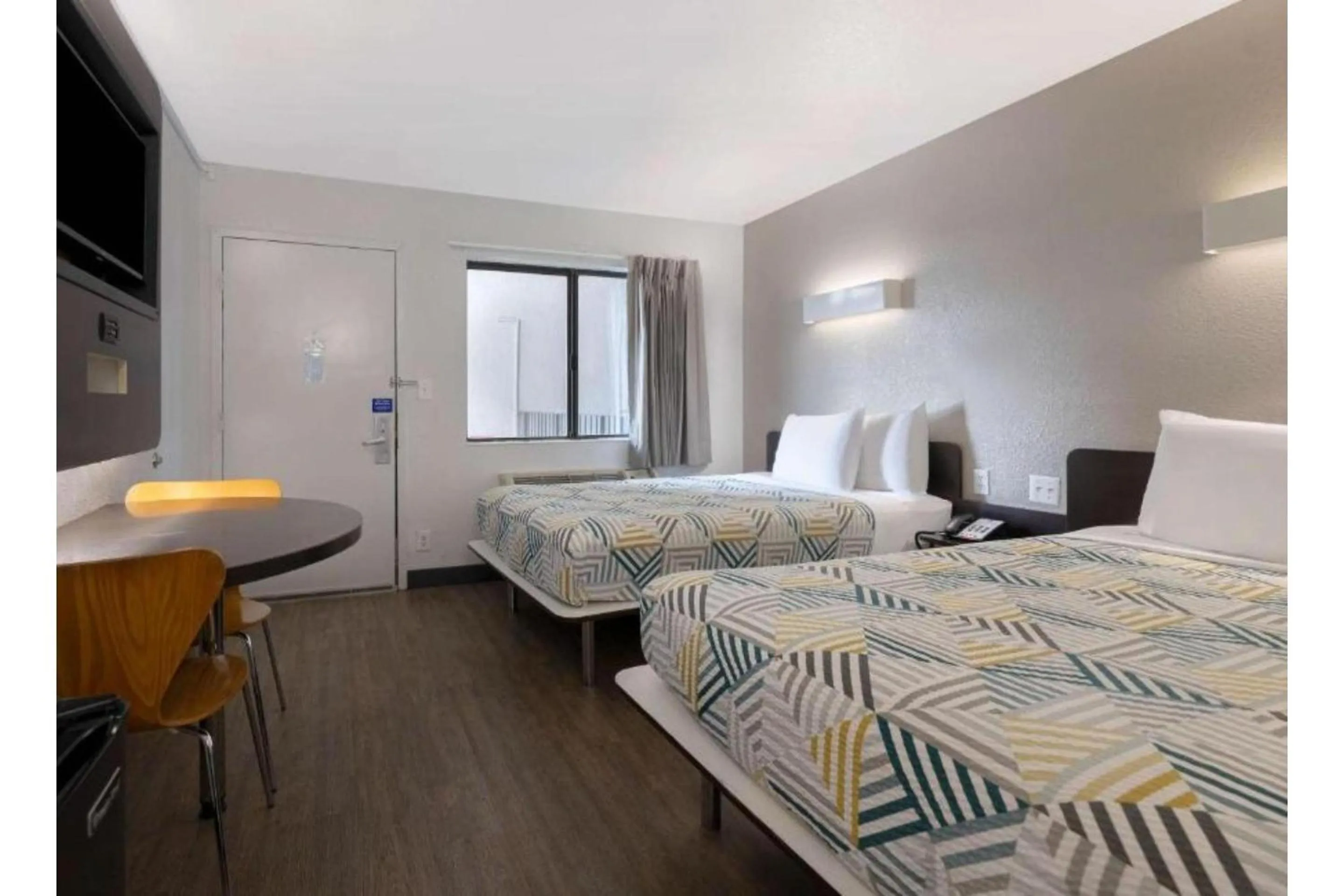 Deluxe Quadruple Room in Motel 6-San Antonio, TX - West SeaWorld