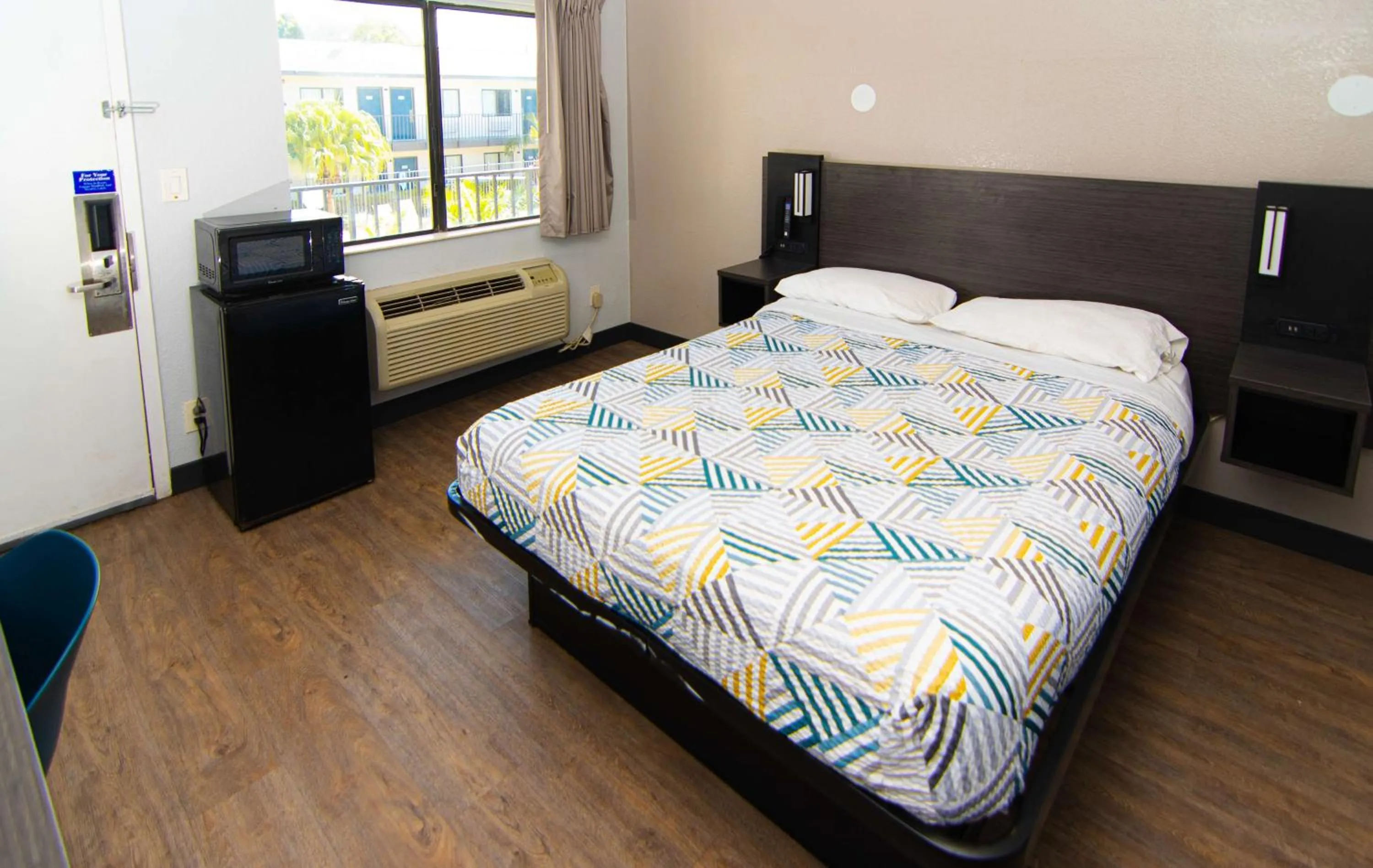 Superior Queen Room in Motel 6-Lantana West Palm Beach, FL