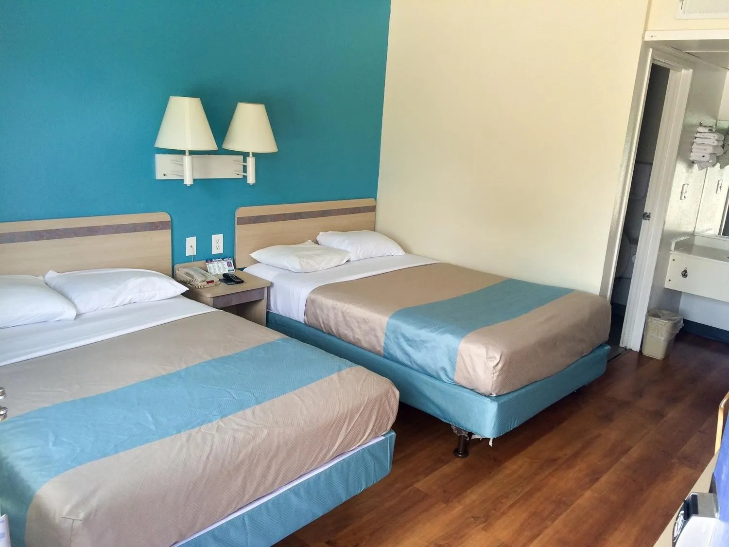 Deluxe Quadruple Room - Smoking in Motel 6 Fredericksburg, Va - North